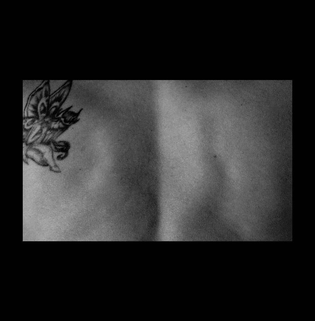 one thousand pieces
photography series.
#photography #photographyseries #blackandwhite #blackandwhitephotography #bodyphotography #selfportrait #fotografie #schwarzundweiß