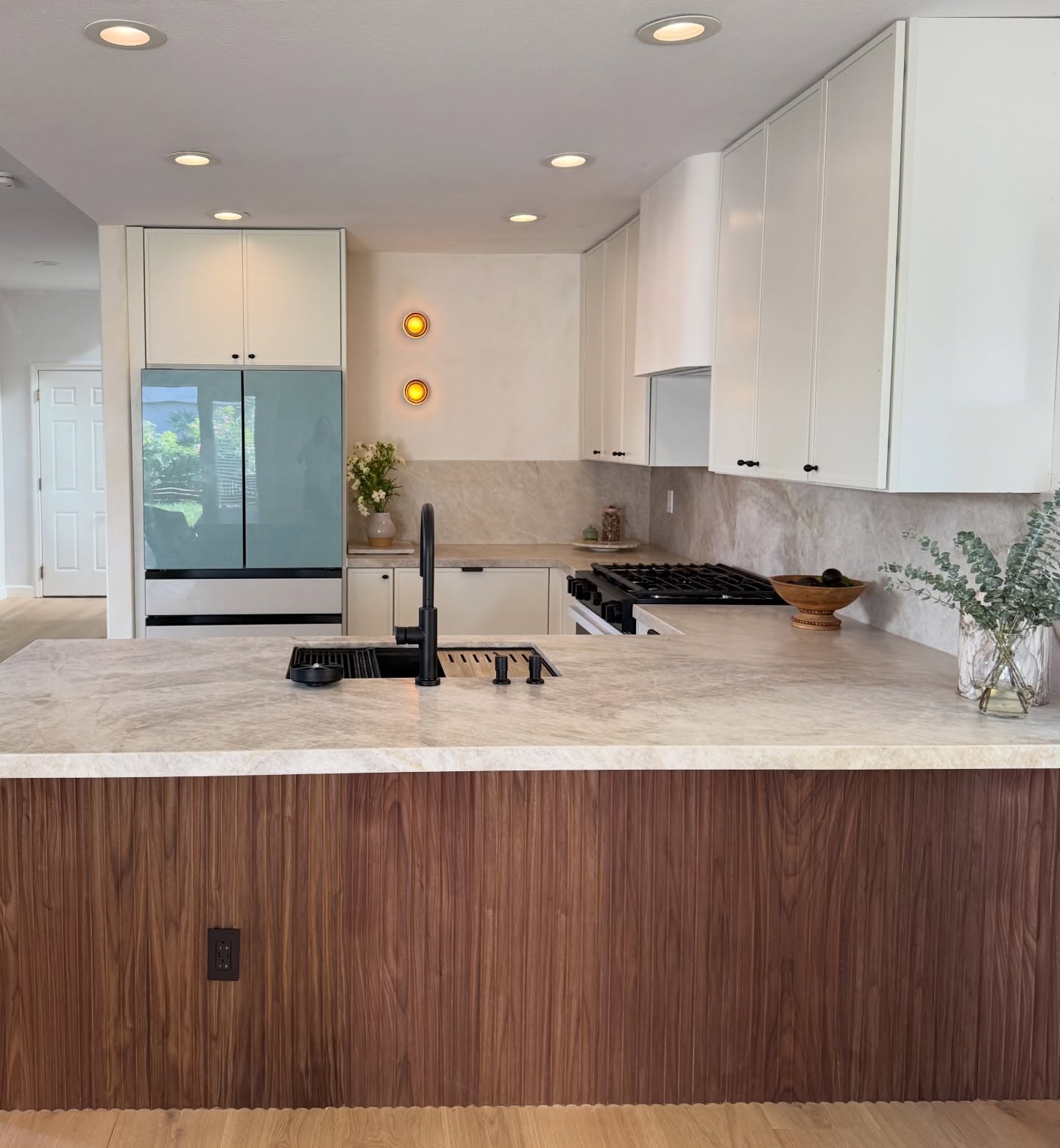 Soft warm tones with walnut backing, vanilla mini shaker cabinets & Taj Mahal quartzite 💛
A welcoming, open layout designed to last.
#kitchendesign #sandiegokitchen #sandiegohomes #kitchenideas #kitcheninspo
