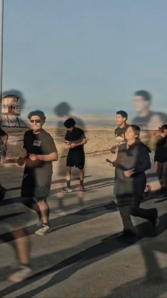 The Students Run LA (SRLA) running team is really putting in the work. ๐๐They recently ran a 15 mile training run by the beach and competed in the Pasadena Half Marathon. They are counting down to the LA Mararhon on March 8 and we will be there to cheer them on! ๐โโ๏ธ๐๐ปโโ๏ธ๐