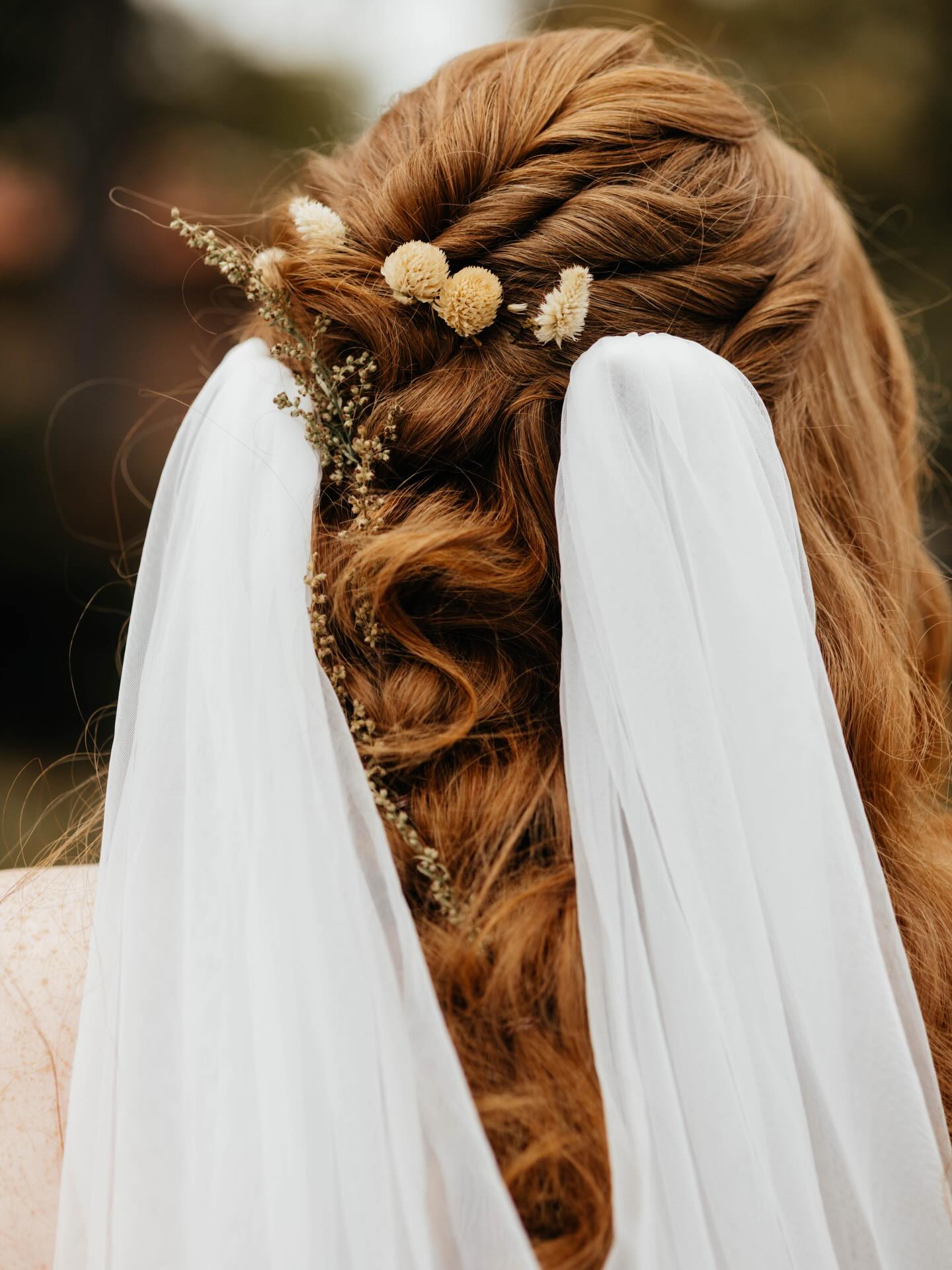 If you’re looking for your dream boho wedding hair- I got you! 🙋♀️
This one is going down as one of my favorite styles 😍 the veil and everything 🤌🏻
Thank you for sharing these Brooke this was such a good morning! 🤍
Awesome pictures by @onmainadel
#westdesmoineswedding #weddinghair #westdesmoineshairstylist
