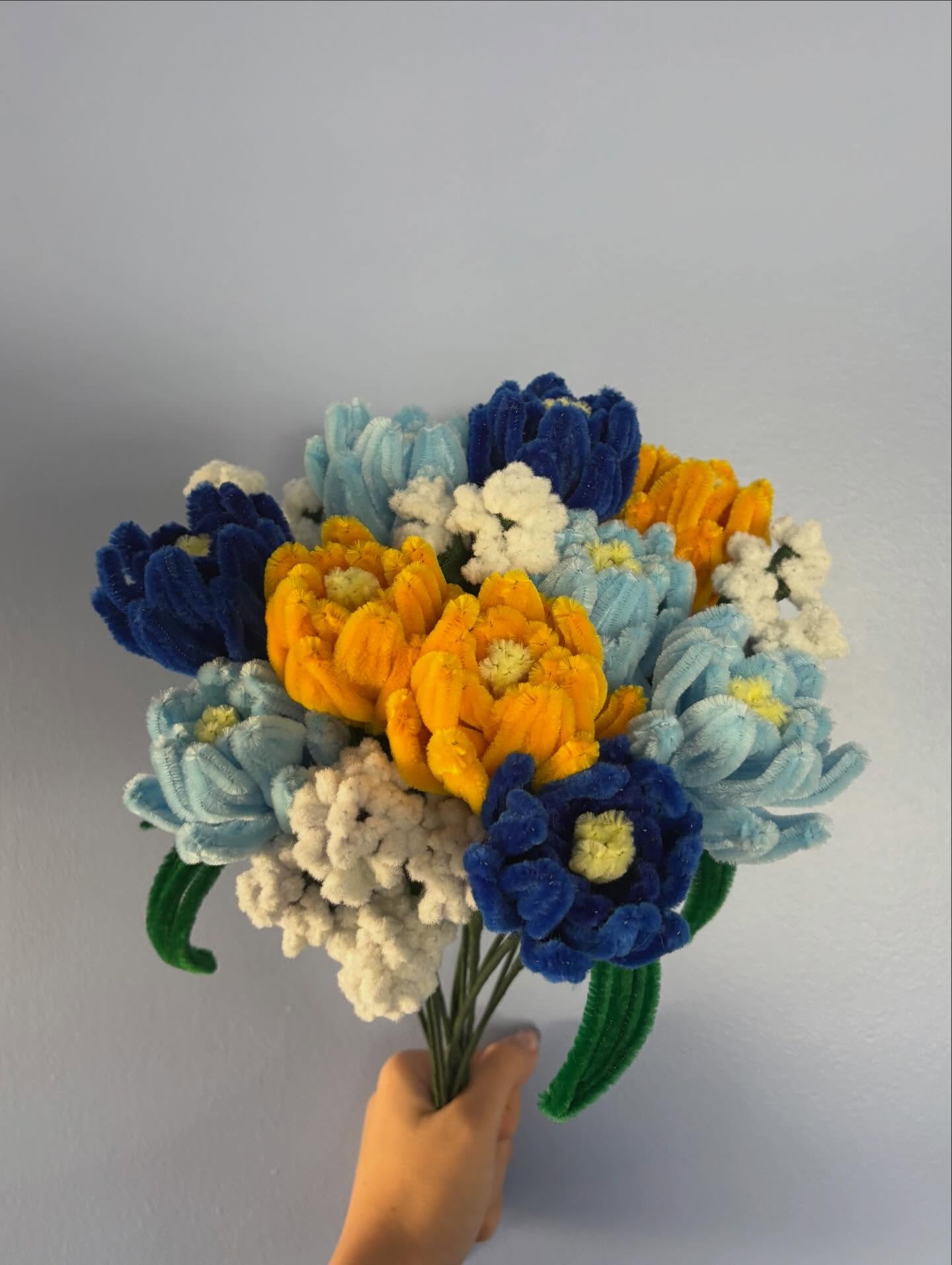 Introducing our Coastal Gardenia Bouquet 🌊
This bouquet features:
- 4 light blue gardenias (2 leafless)
- 3 orange gardenias (1 leafless)
- 3 dark blue gardenias (1 leafless)
- 4 heavy baby’s breath
Available for purchase through the link in our bio. Please feel free to message us with any questions. 🤍
#coastalgardenia #foreverflowers #stjudeschildrensresearchhospital #blossomsbybecca