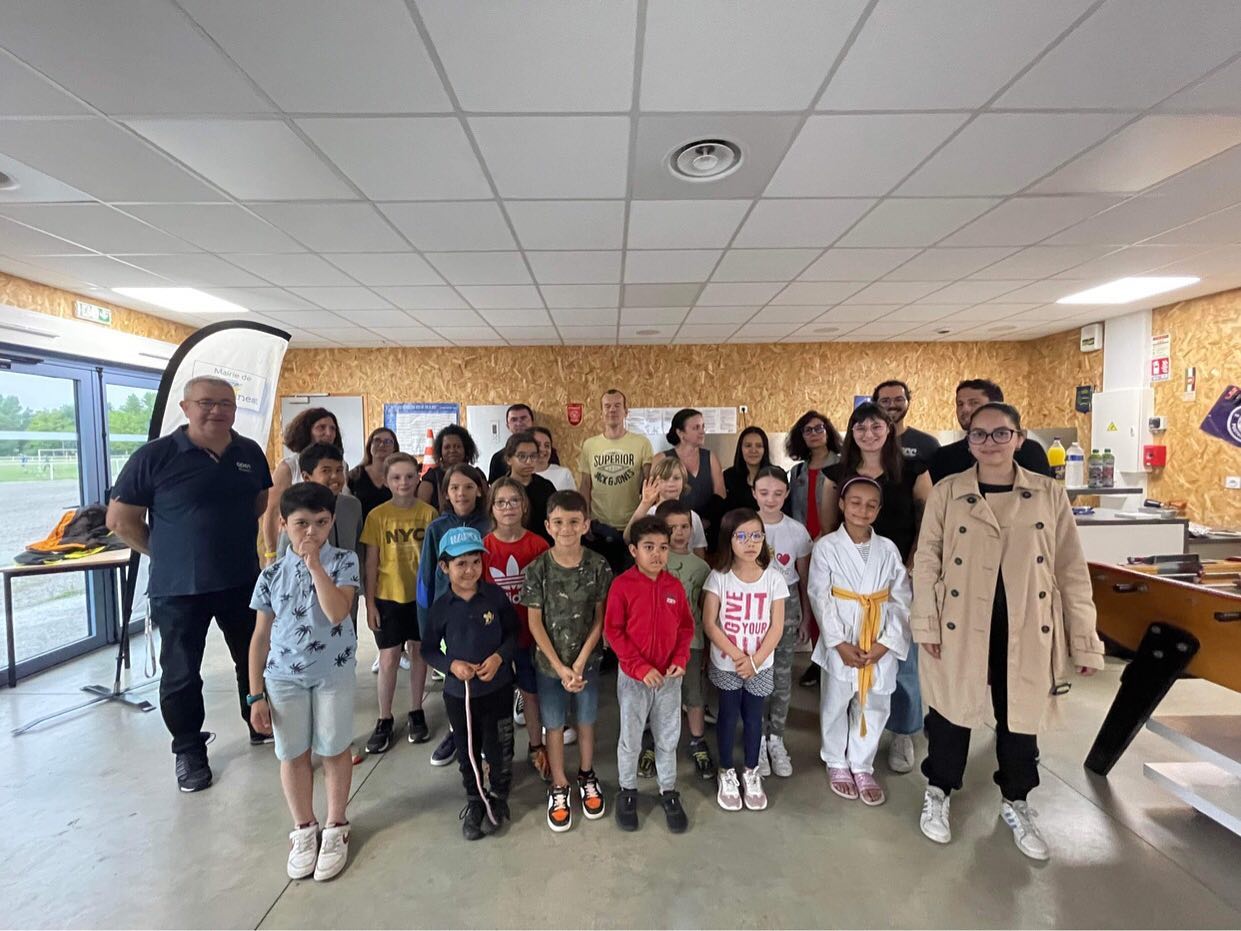 Merci à nos adhérents qui ont répondu présents lors de la fête de fin d’année du Karaté Club Castelginest. 🎉🎈
Place à présent aux semaines portes ouvertes jusqu’à la fin de saison !
#karate #karateshotokan #combat #ffk #karatetraining #kumite #shotokan #karatedo