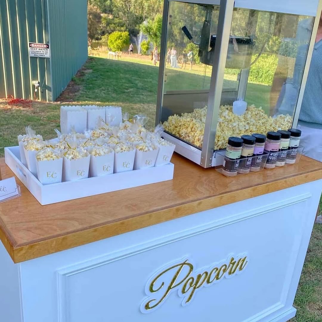 • @eventcartsperth Still smiling after such a gorgeous day at @edgecombewinery 🥂✨
We loved being part of the @swanvalleyweddingopenday and meeting so many beautiful couples planning their dream day.
Thank you to everyone who stopped by, asked questions, and showed us so much love — it honestly means the world 🤍
A huge thank you to all the amazing vendors too — it was so lovely meeting you all!
Special shout out to;
🌼 @oradough for feeding us — your pizza is 👌
🌼 @anytimedjofficial for being such a vibe
🌼 @midnight_rose_music — you have the most amazing voice, it was so lovely hearing you sing
🌼 @sunnylovecelebrancy for the chats and your beautiful energy
Special shout out to @smokeyjoesrubs for your delicious popcorn dust — it was SUCH a hit. Go check them out!! 🙌✨
And @graceandcostyling for the beautiful floral arrangement on our drinks cart — the perfect touch, I love it 🥰
We’ll be replying to all enquiries over the next few days 💌
#swanvalleyweddingopenday #edgecombewinery #swanvalleyweddings #perthweddings #perthweddingvendors perthbrides weddinginspo weddingplanningperth swanvalleyvenue perthsmallbusiness