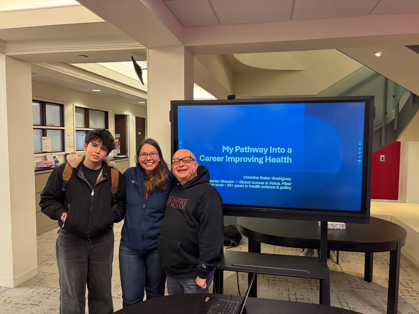 Last week, one of our very own students’ mothers came in to tell us about what she does at Pfizer during our Career Pathfinders series & it was so cool to hear all about her work. If you or someone you know has a job they’d like to talk to our students about - let us know 😌 this series is a crowd favorite
#therapeuticdayschool #fairfieldcounty #westchestercounty