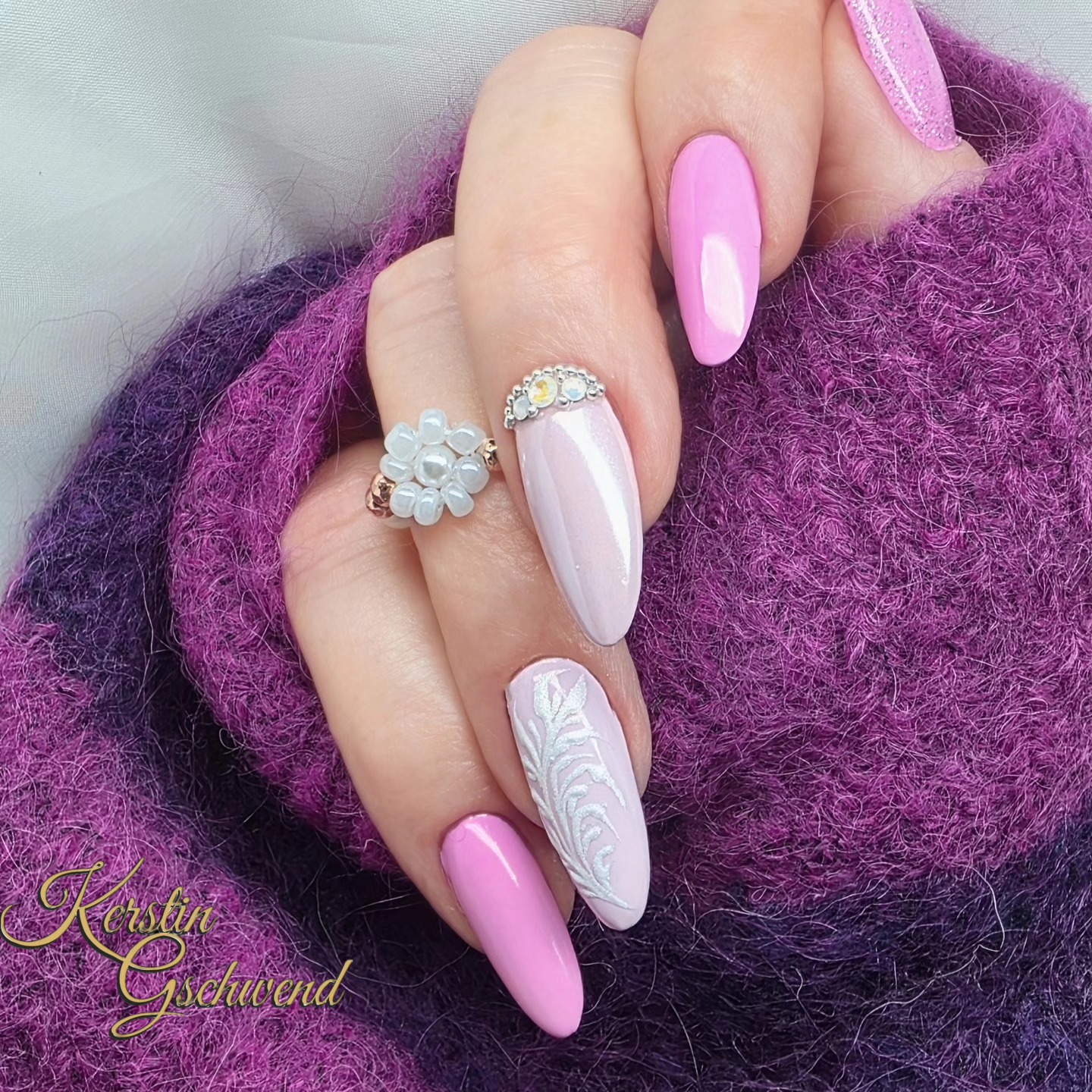 Handwerk, Leidenschaft, Kreativität, Liebe zum Detail und ein gutes Gespür für Form und Farbe das ist die Liebe zu dem Beruf als Naildesignerin und das bin ICH🔥
#pinknails
#springnails
#glitzernägel
#nailartist
#russianmanicures
#nailtech