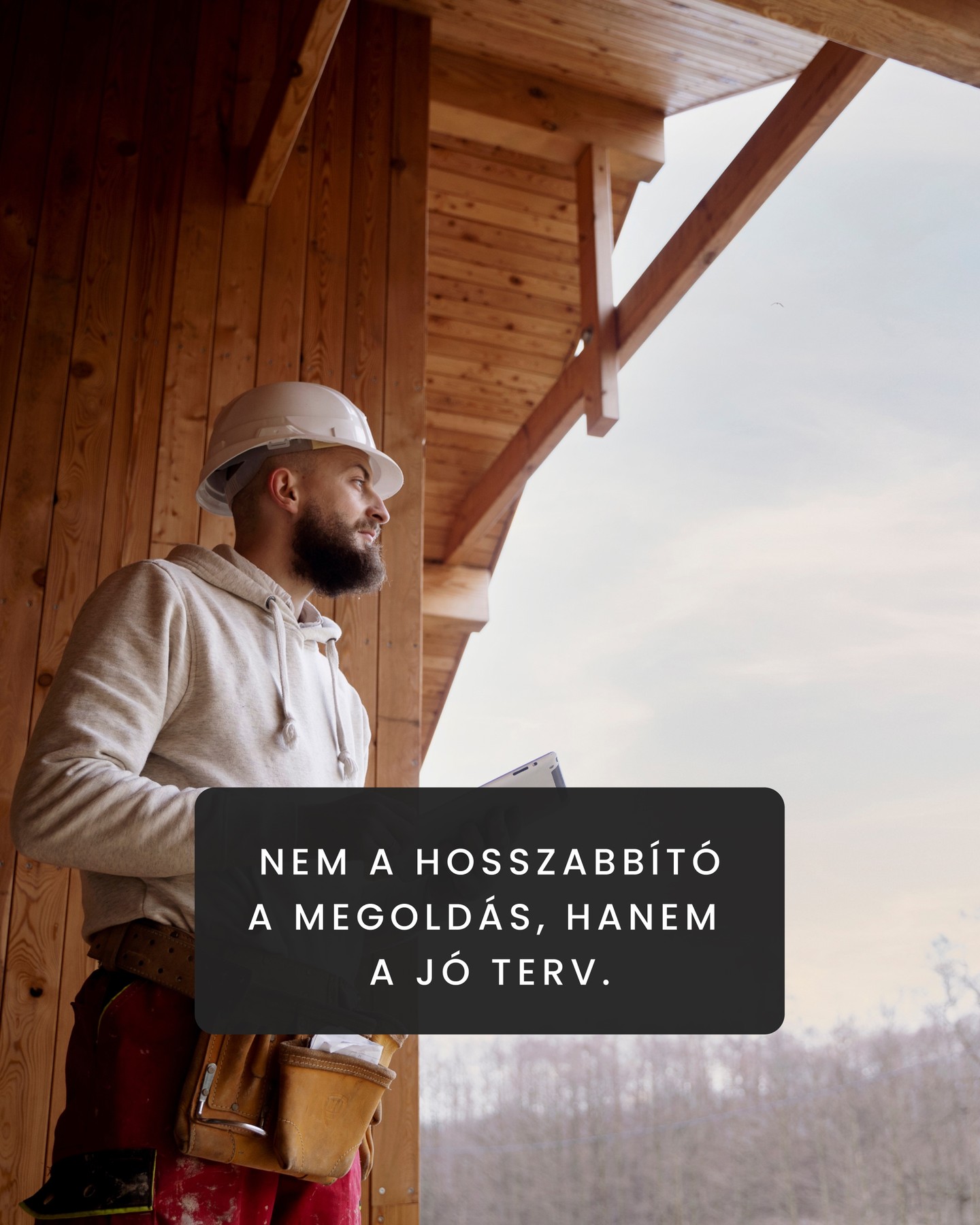 Elkészül az új ház, beköltöztök, minden friss, szép, rendezett. Aztán telik pár hét… és máris hosszabbítók lógnak mindenhol.
Ilyenkor derül ki, hogy nem lett elég (vagy elég jó helyen lévő) konnektor és kapcsoló.
Tipikus, mindennapi bosszantók:
► a kanapé mellé nem került dugalj, így a telefontöltő mindig keresztbe lóg,
► a TV-falnál 2 konnektor van, de 5-6 eszközt kéne bedugni,
► az ágy egyik oldalán van aljzat, a másikon hosszabbító,
► a konyhapulton egyszerre kávéfőző + vízforraló + robotgép = máris dugdosás,
► a teraszon, erkélyen nincs kiállás, pedig ott is élnétek az életet.
És akkor a kapcsolókról még nem beszéltünk: amikor három helyről lehet kapcsolni egy lámpát, csak pont onnan nem, ahonnan mindig próbálod.
A jó villanyterv nem arról szól, hogy „rakjunk még pár konnektort, biztos, ami biztos”.
Hanem arról, hogy a villany a használatot követi:
► végig gondoljuk, hova kerülnek valójában a bútorok,
► hol ülsz le olvasni, dolgozni, pihenni,
► hol töltesz telefont, laptopot, tabletet nap mint nap,
► hol van szükség rejtett kiállásokra (TV mögött, szekrényben, pult alatt),
► milyen kültéri funkciók lesznek: fényfüzér, grill, jakuzzi, autótöltés, stb.
Ezek papíron apróságnak tűnnek. A valóságban viszont évekig tudnak idegesíteni – vagy észrevétlenül kényelmessé tenni a mindennapokat.
Mi ezért a konnektorokról és kapcsolókról is élethelyzetekben gondolkodunk, nem csak jelöléseken a terven.
Hogy ne 1-2 hónap után jusson eszedbe:
„Ide kellett volna még egy konnektor…” – hanem már az elején a helyére kerüljön.
Te most hol érzed azt a házban, hogy „itt nagyon hiányzik még egy aljzat”?
---
#fertexbau #construction #clthome #generálkivitelezés #generalconstruction #home #otthon #felújítás #építkezés #architecture #house #building