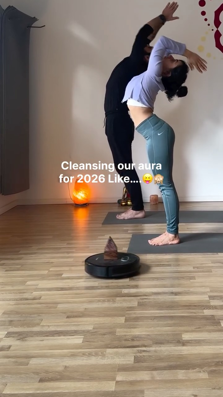Cleansing our Aura for 2026 be like… 😂😂😝
#yogameme #yogafunny #yogastudio #yogaberlin #berlinyoga