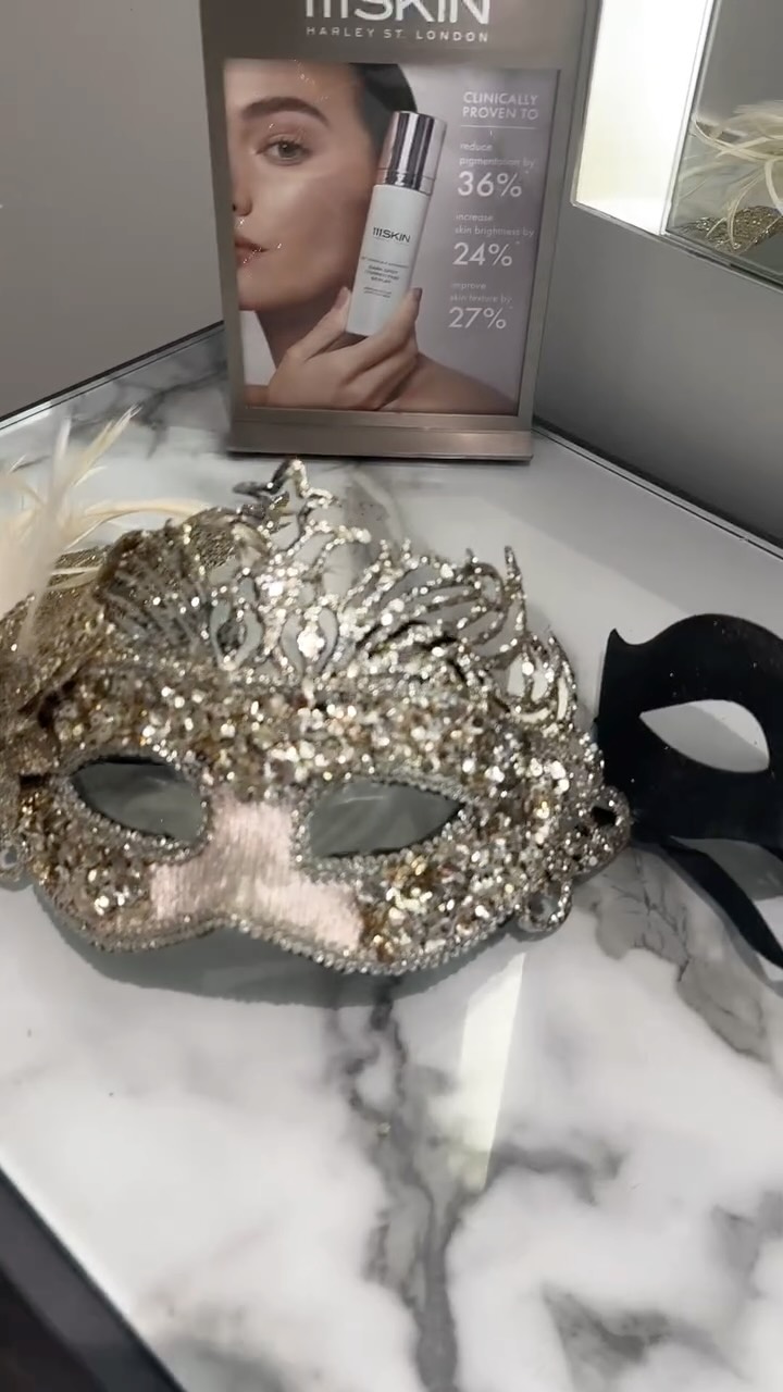 The Mask. Preparation is the secret. #mastermasking @111skin @theplazahotel
.
.
#QuietLuxury #maskonthemove
#ThePlazaHotel
#Masquerade