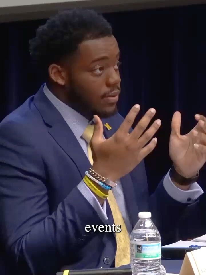 🎤 Thank you to @repdingell for joining us for our Town Hall to answer student questions! Stay tuned for future events with CSG.
#goblue #politics #michigan #universityofmichigan #studentgovernment