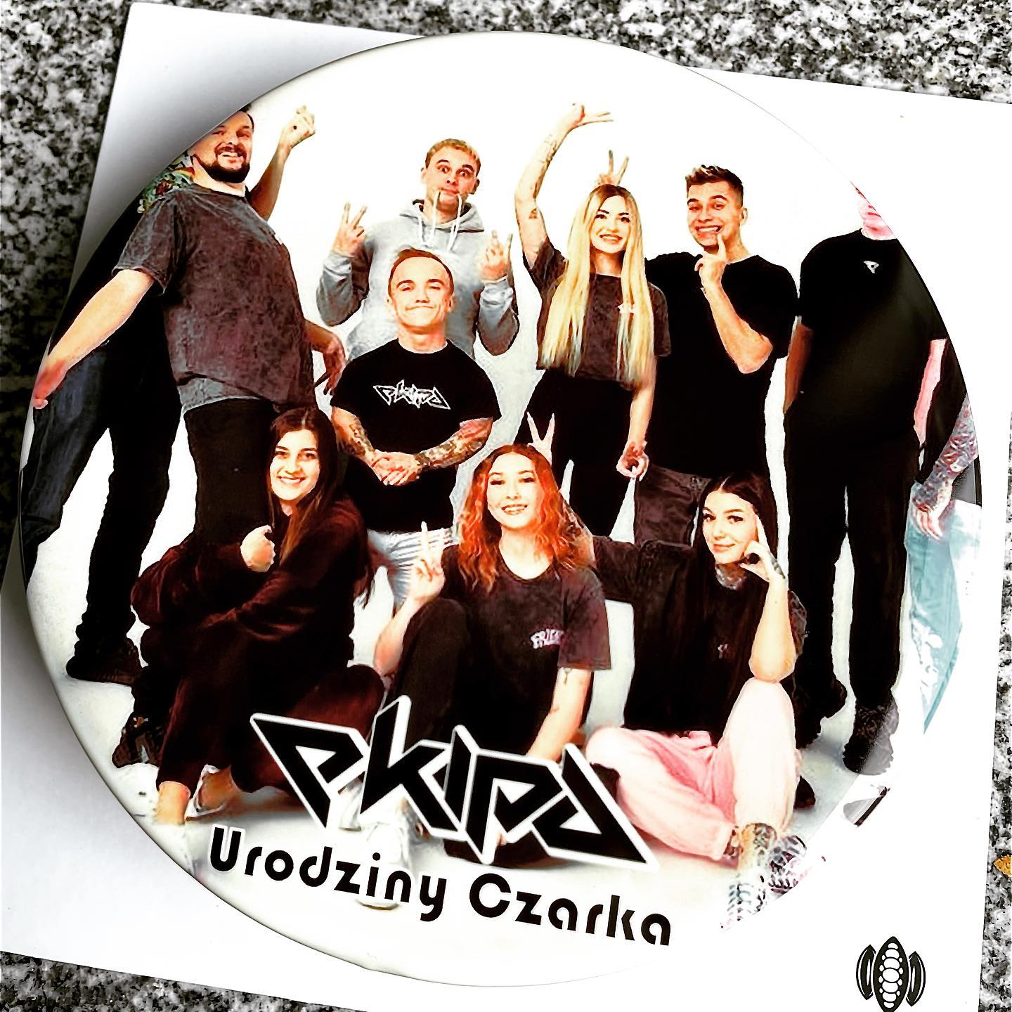 Czarek jest fanem @ekipa_friza i wymarzył sobie taki #tort urodzinowy razem z #friz i #minimajk 🥳🤩🎂
Wasze marzenia też możemy spełnić drukując na torcie dowolne zdjecie, które sobie wybierzecie 😁🥳
Zamówienie przyjmujemy online oraz w naszych cukierniach w #puck #reda #jastarnia #władysławowo 🙂