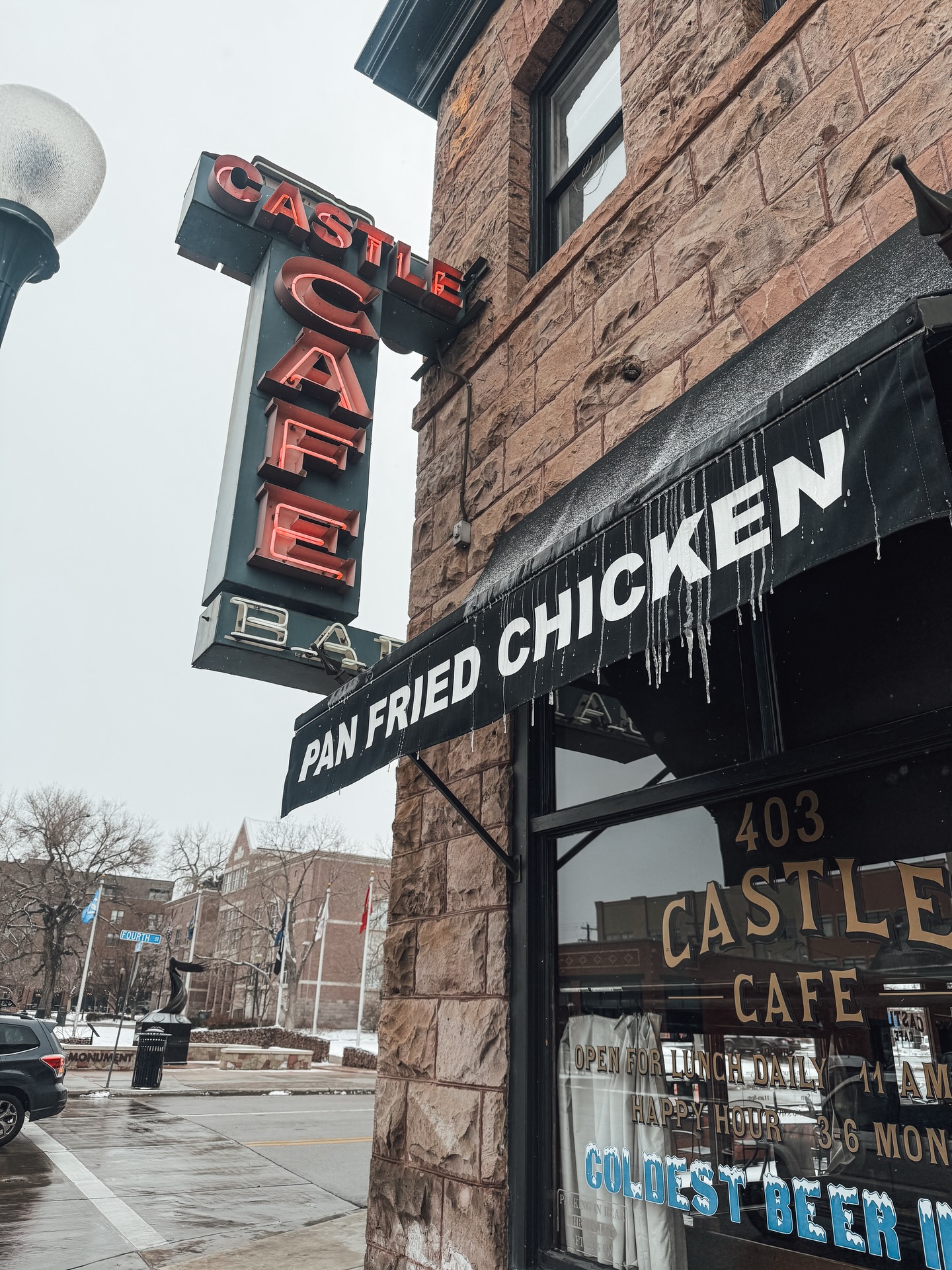 Winter visited for a brief moment 🧊 and it’s already seeing itself out ☀️ Tell us in the poll how you’re feeling!
#downtowncastlerock #castlerockcolorado #winterincolorado