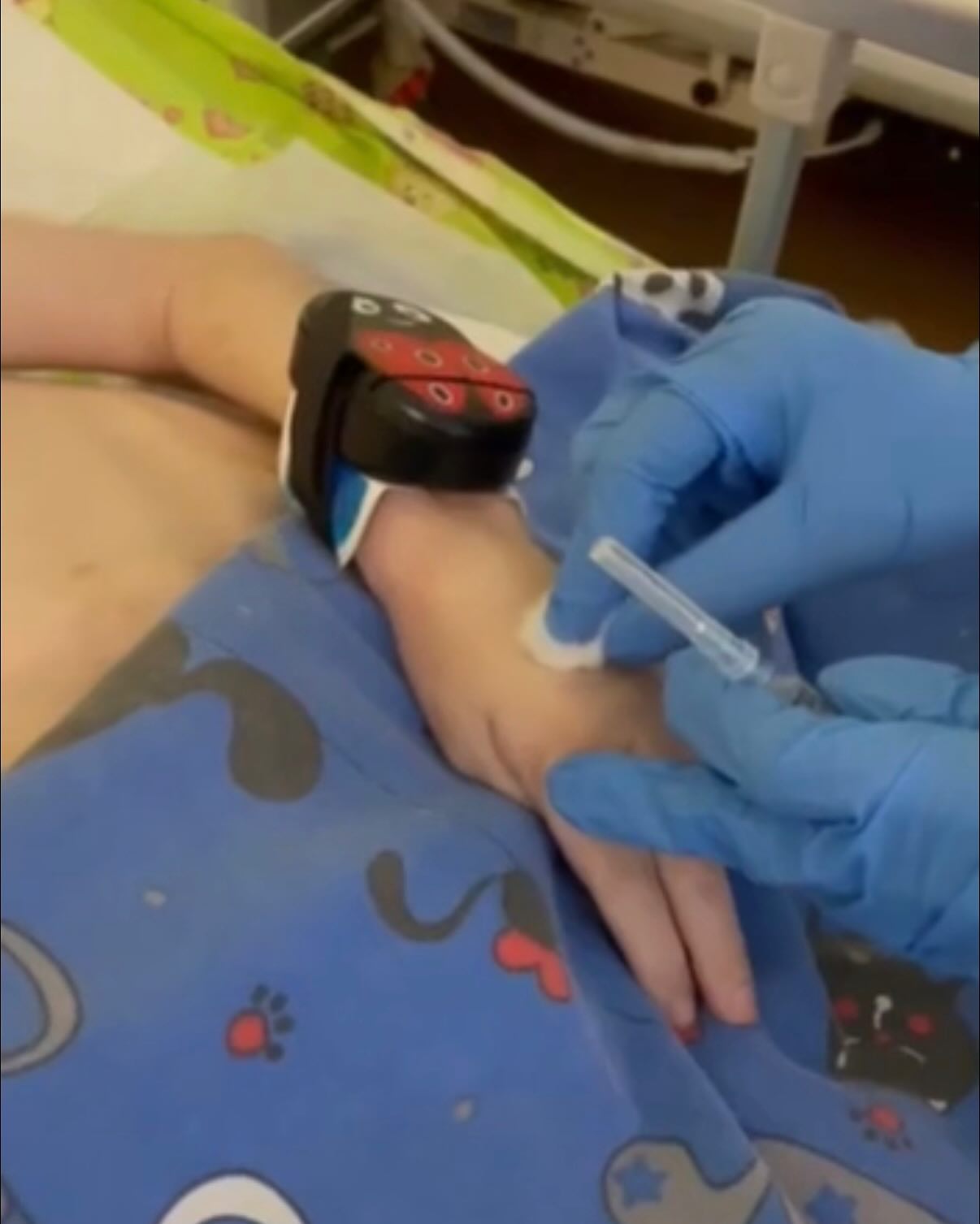 What can one person do? More than you might think.
Because of one year-end gift, a Buzzy bee pain-distraction tool is now helping children in a hospital in Ukraine experience less pain and fear during needle sticks.
One person. One gift. Real comfort when it matters most. #buzzybee #painrelief #ukraine #children #hospital