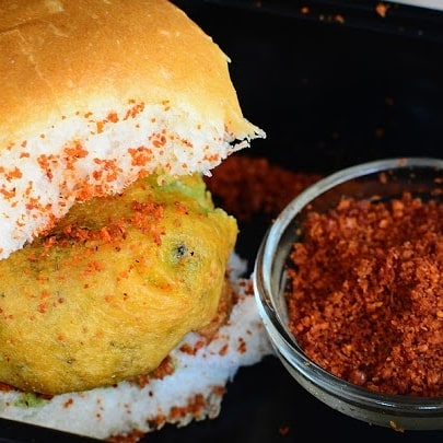 Love at first bite... For all those #vadapav lovers... who want to try the authentic #mumbai and #pune vadapav. We are here for you, to satisfy your taste buds.
You must visit or order from PK's Food & Beverages.
Swiggy link on the page!
Avilable items :
Mumbai vadapav, Thepla, gujrati dhokla, Bombay Faluda, Cold coffee, Oreo shake.
Items on pre orders :
Khopra pattis, Idli Sambhar, Gujju daal potli, Special thepla, Methi thepla, Roasted poha chiwda, Cornflakes chiwda, Special mirchi pickle.
Lunchboxes in bulk are also available with prior bookings.
We also accept bulk orders for parties, kitties, trips or any gathering.
Order now 📱 9424865651, 9425312212
Address 🏠 14/7 North Rajmohalla, Opp. Gumasta bhawan ,Indore (Also there in the description)
#indore #indorefood #indorediaries #city #indoregram #indorecity #indori #indorewale #indorefoodies #indorifood #vadapaav #theple #dhokla #oreoshake #coldcoffee #icegola #faluda #fooddelivery #food #foodie #foodporn #fooddeliveryservice #instafood #foodlover #homedelivery #takeaway #healthyfood