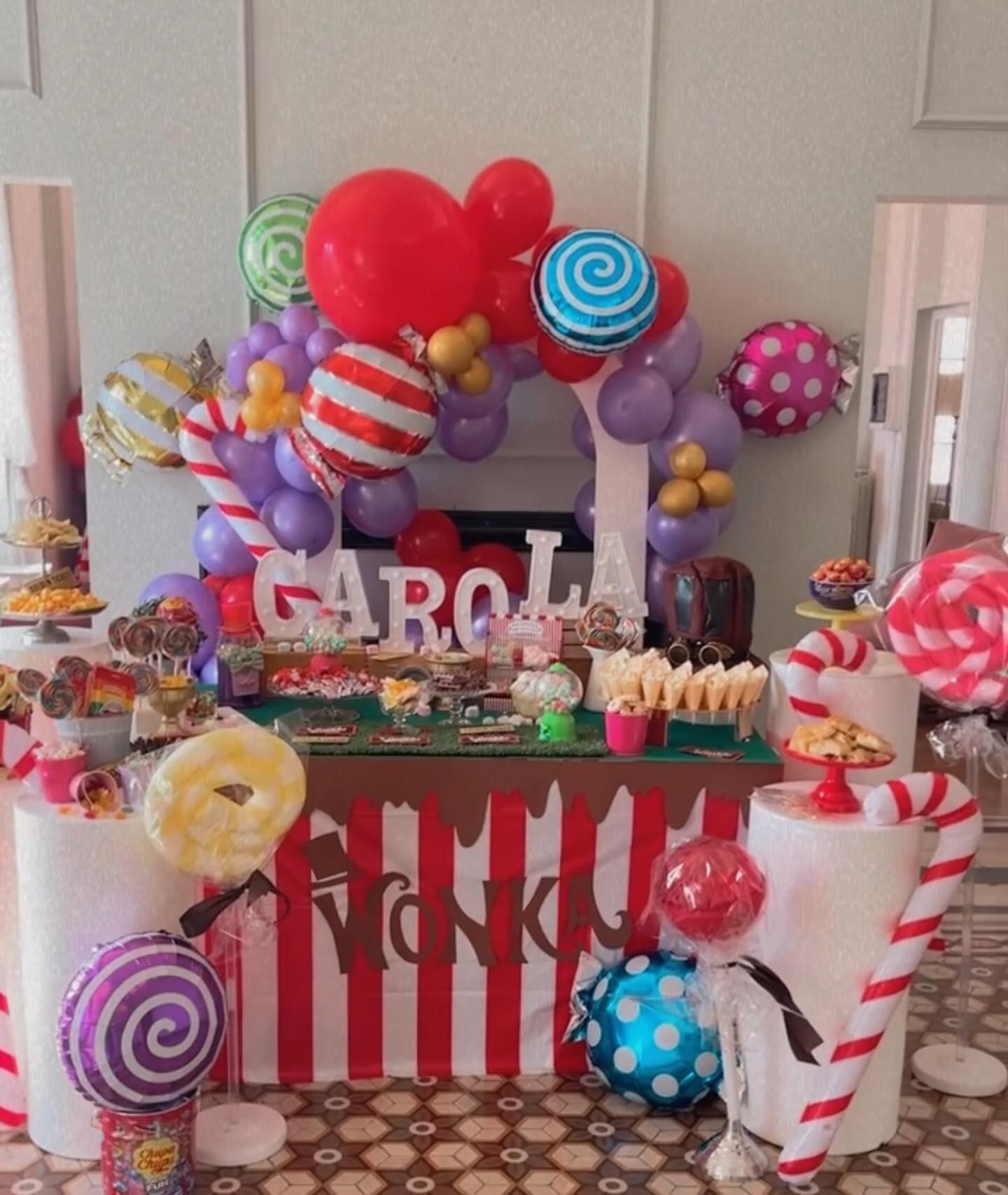 La cioccolata non fa domande stupide, la cioccolata ti capisce 🍫🍩🍪
Carola 9 🤩
#williewonka #typeloversevents #typelovers #birthdayparty
@camibixter