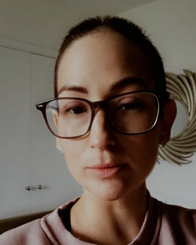 Embracing the new me.
Hair is coming out so much I had to shave my head.
Lashes are practically completely gone.
Its mad thinking it use to be half way down my waist.
On the plus side im in remission I just need to get through the remaining 5 lots of chemo I have left.
#shavedhead #cancer #hodgkinslymphoma #abvdchemo #hairloss #stage3 #remission #cancersucks #smallwins