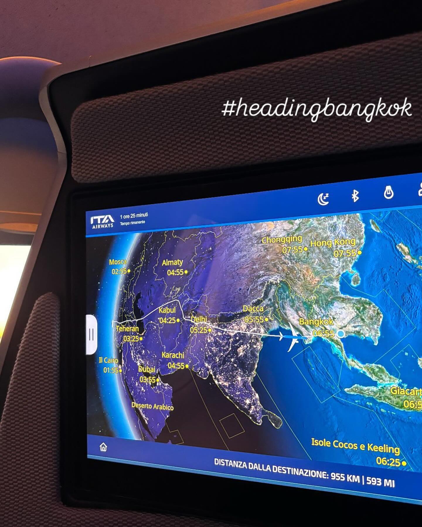 #onedayfor#bangkok#newchapter#travelling#morninglight#