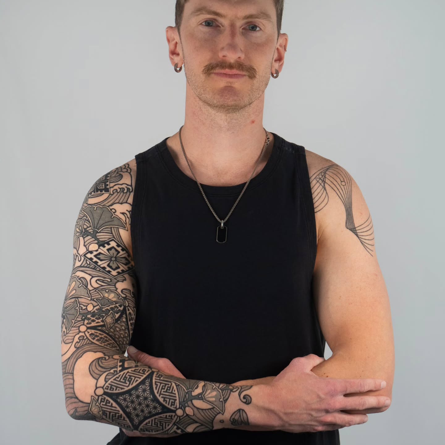 Healed pictures of one of my favorite projects ever.
The main theme on this Japanese patterns sleeve is ginkgo leaves with shippo and an ocean background.
On this piece we wanted a light look so we decided for a very light gray wash for the waves and light opaque grays for the leaves, we also added a lot of white for extra contrast.
Thank you so much Nathaniel for trusting me with your arm. We had so much fun and so many great conversations, I'm gonna miss our sessions.
Japanese kimono geometric patterns Oakland California bay area
Done at @futureink.co
.
.
.
.
.
#japanesetattoo #japanesepatterns #bayareatattoo #californiatattoo #oaklandtattoos