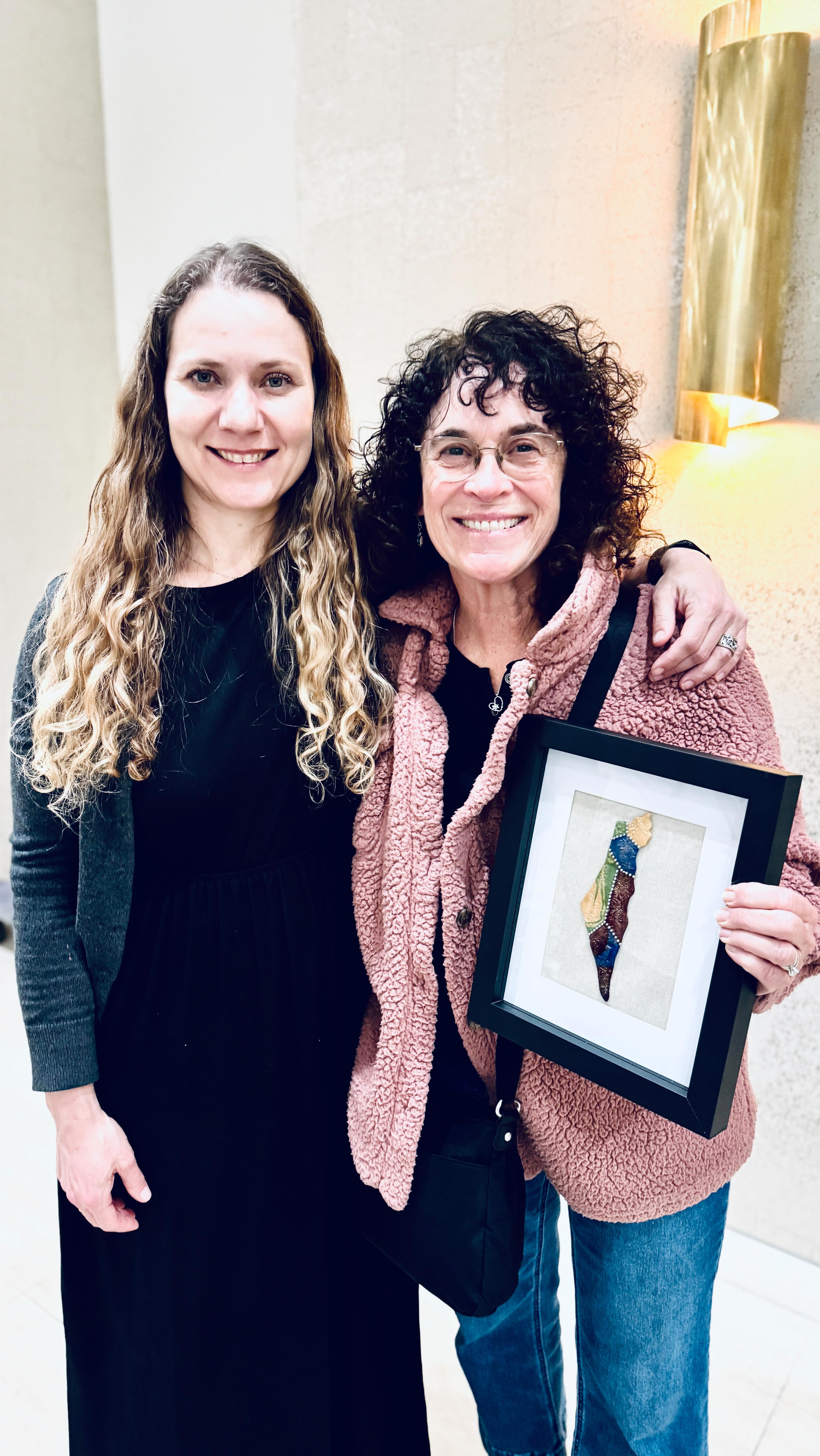 Another fun event at Shul by the Shore. @rochieperelmuter always does such an amazing job, putting an event together. The creativity was big and it was so fun to create with these awesome people.
The new Shul is gorgeous! A very beautiful space.