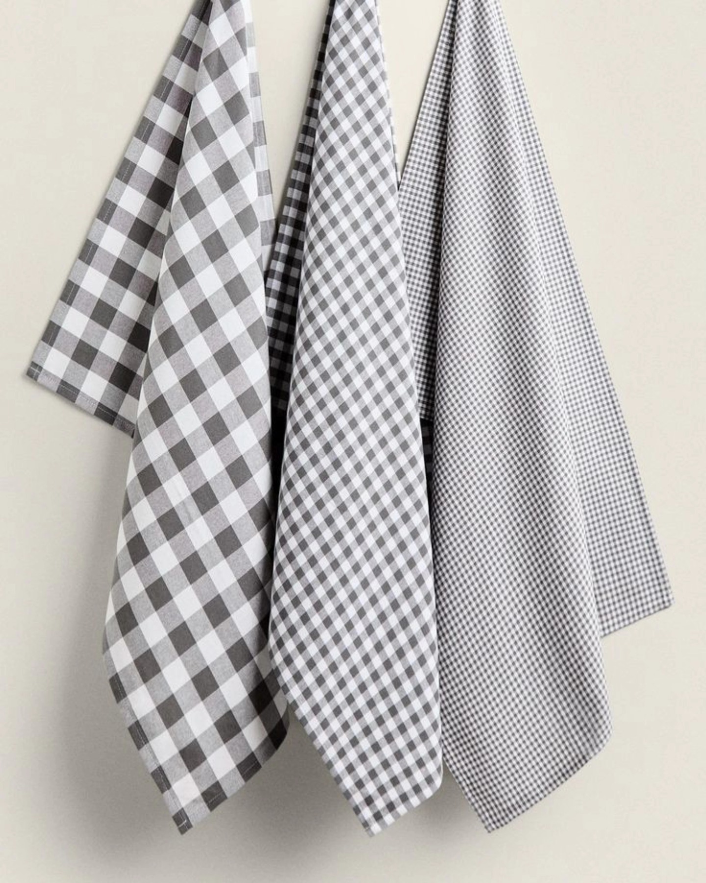 TKF - Monochrome Tea Towels 🫣
Indian Organic Home textile company.
Visit us at www.thekarurfabrics.com