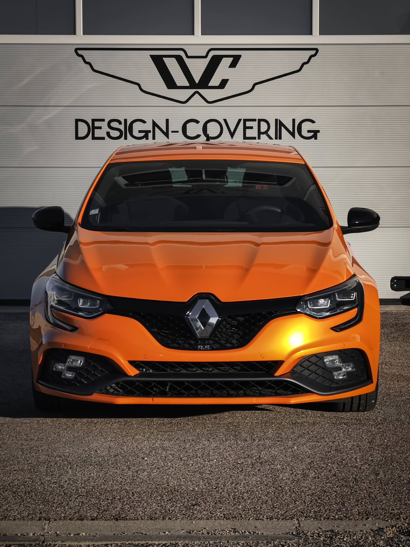 Le 'Orange Tonic' est sûrement l'une des plus belles couleurs de chez Renault.
.
Cette couleur est incroyable, et I faut la protéger. C'est chose faite.
.
Toujours dans l'optique de travailler avec les meilleurs, certains éléments ont été repeint avec le plus grand des soins par la carrosserie Trintignac.
.
⬇️ Renault Megane 4RS ⬇️
✔️PPF face avant étendu
.
#car #cars #ppf #covering #wrapping