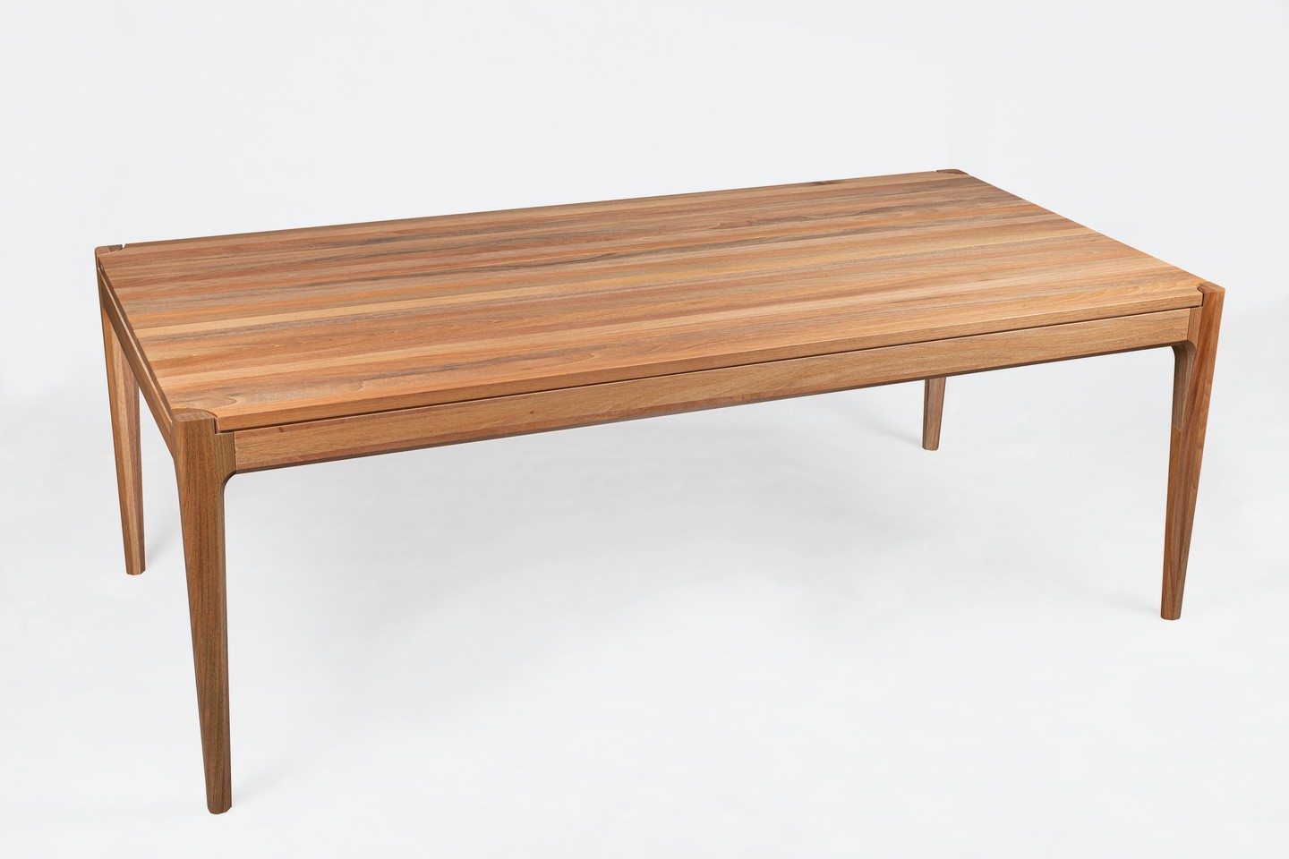 mesa de jantar BEND
-> madeira maciça de jequitibá
design @brunofaucz
De Lavie Decor
#delaviedecor #brunofaucz #moveisdemadeira #decor #design #moveiscomdesign #mueblesdemadera #mesadejantar #comedor #woodenfurniture