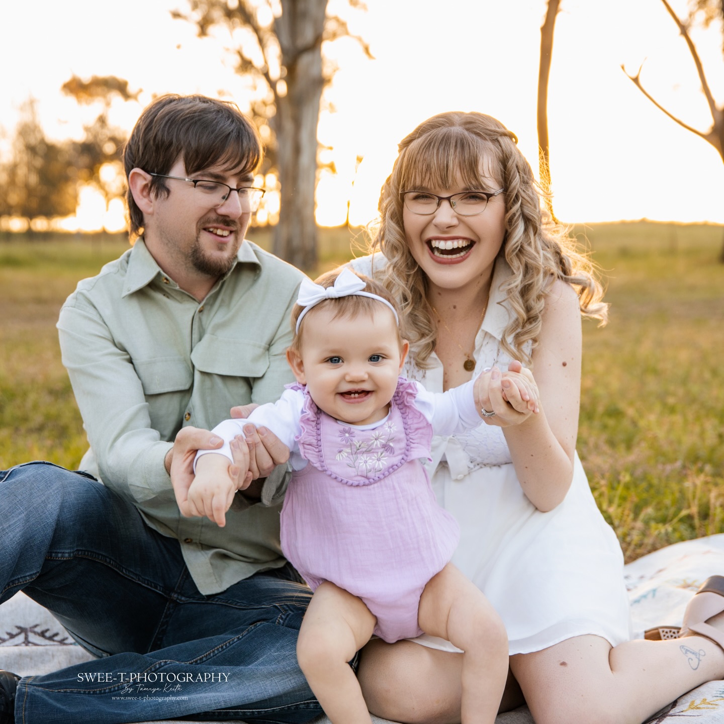 Beautiful family 😍
🤩Secure you golden hour family session by clicking the link below and getting in touch. 👇 Mention SAVE15 for get 15% off your session. https://www.swee-t-photography.com/familysunsetsessions
© 2025 Swee-t-Photography Barossa’s Newborn Photographer
https://www.instagram.com/swee.t.photography/
#barossafamilyphotographer #barossafamilyphotography #barossasunsetsession #bluehourphotography #barossanewbornphotographer barossanewbornphotography barossababyphotographer barossamaternityphotographer barossastudio