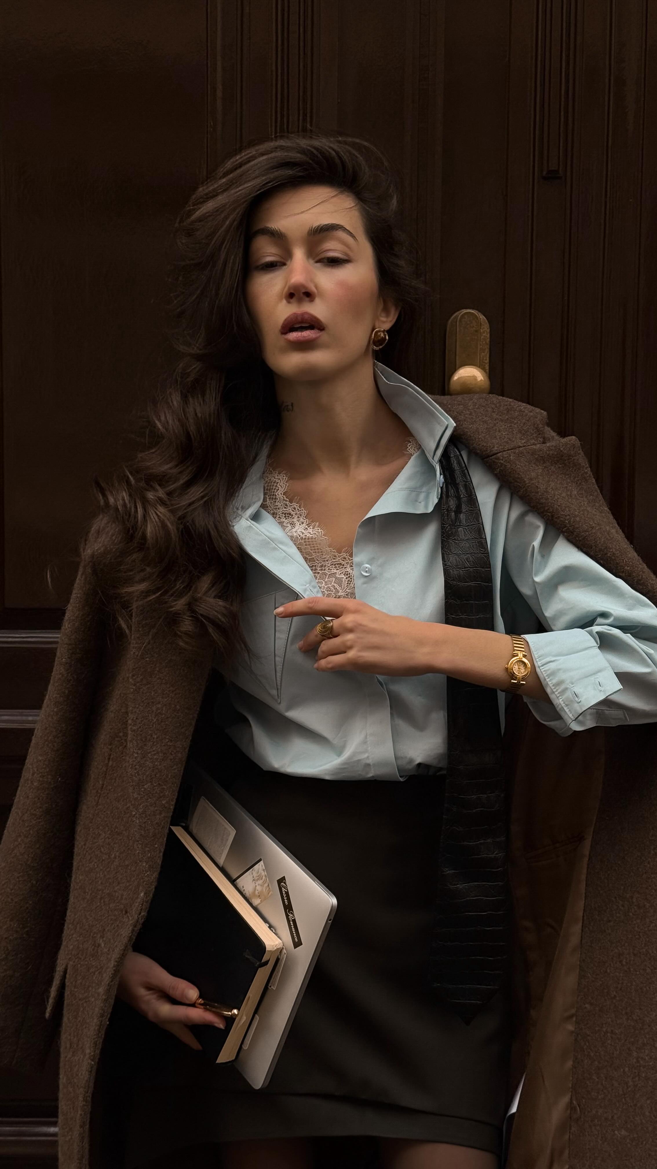 Agenda: Full. Outfit: Flawless. Confidence: Unmatched⚡️
@bilanenco is wearing Contour skirt, Dune shirt, and Croc tie