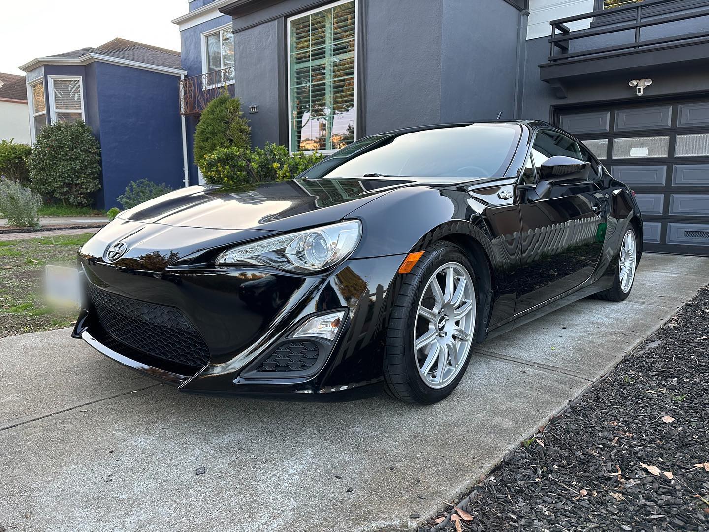 Gold package detail before the holiday festivities 🤩Visit our website (link in bio) and book today!
.
.
#autodetail #autodetailer #autodetailing #clean #fresh #flawless #carculture #simplyclean #carlifestyle #dailydriven #luxurylifestyle #luxury #lux #interiordesign #exteriordesign #sanfrancisco #luxury #restoration #exteriordesign #restoration #detailing #carwash #bayarea #carcare #mobilecarwash #cargloss #carshine #auto #bayarea