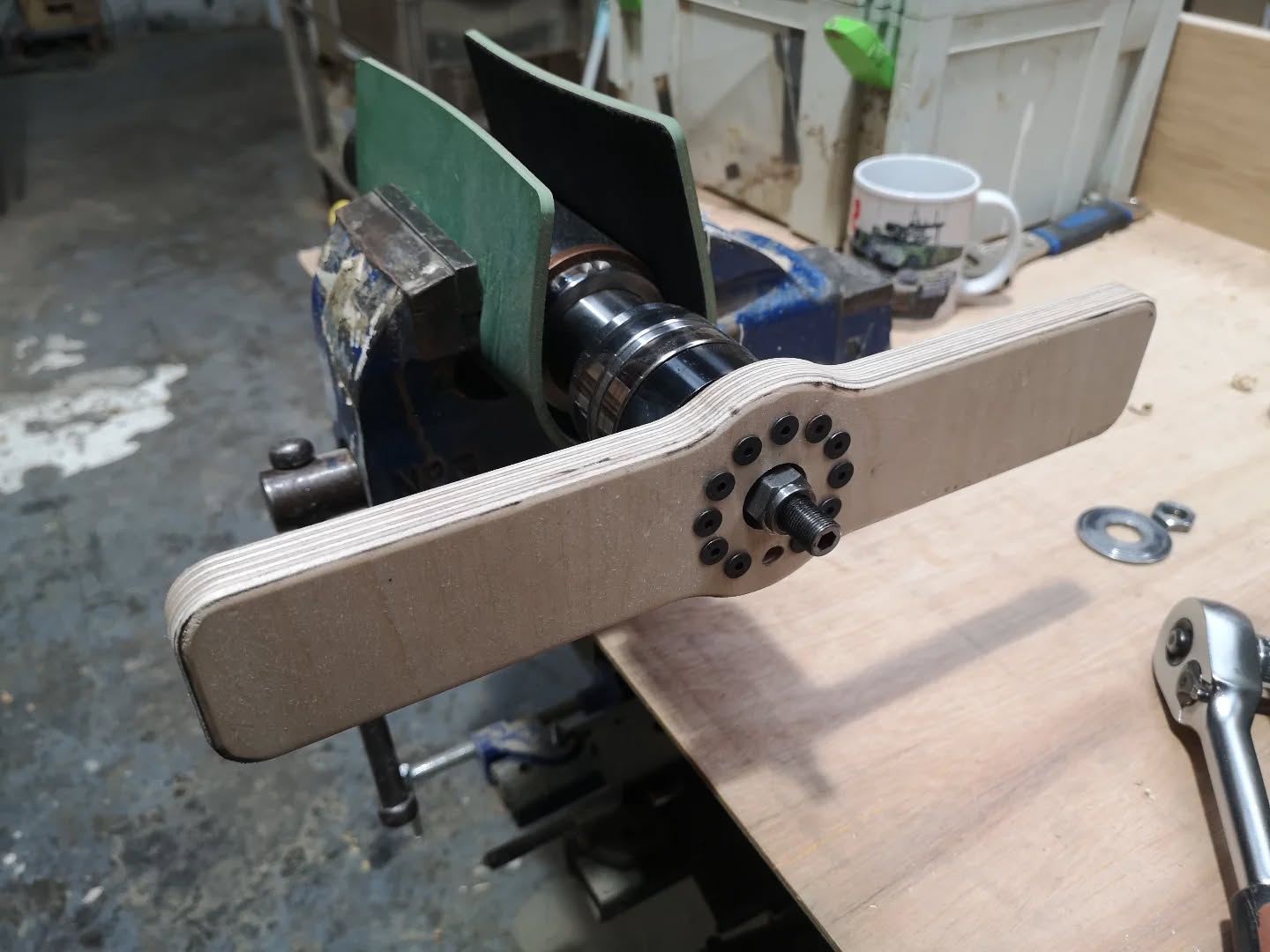 Replacing the bearings on a spindle which required a couple of special tools, managed to make them on another machine and it worked perfectly! 👌
#selfrepair #toolmaking #specialisttoolmaker