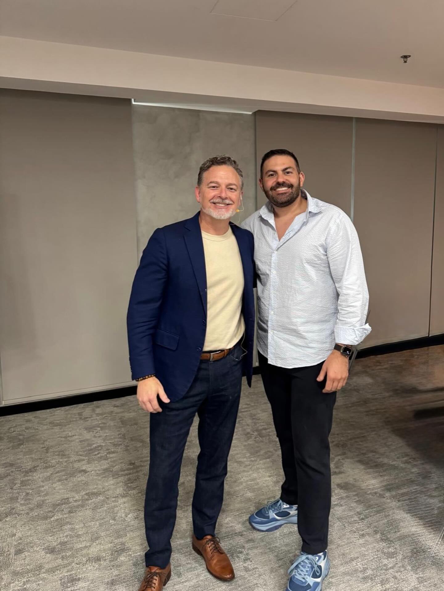 💎Privileged to learn the from the giants in zygomatic implants.
These advanced techniques transform what’s possible for patients with severe bone loss. Grateful for mentors who push the boundaries of implant dentistry.
Extraoral implants are a game-changing solution for complex cases.
#ZygomaticImplants #DentalEducation #ImplantDentistry