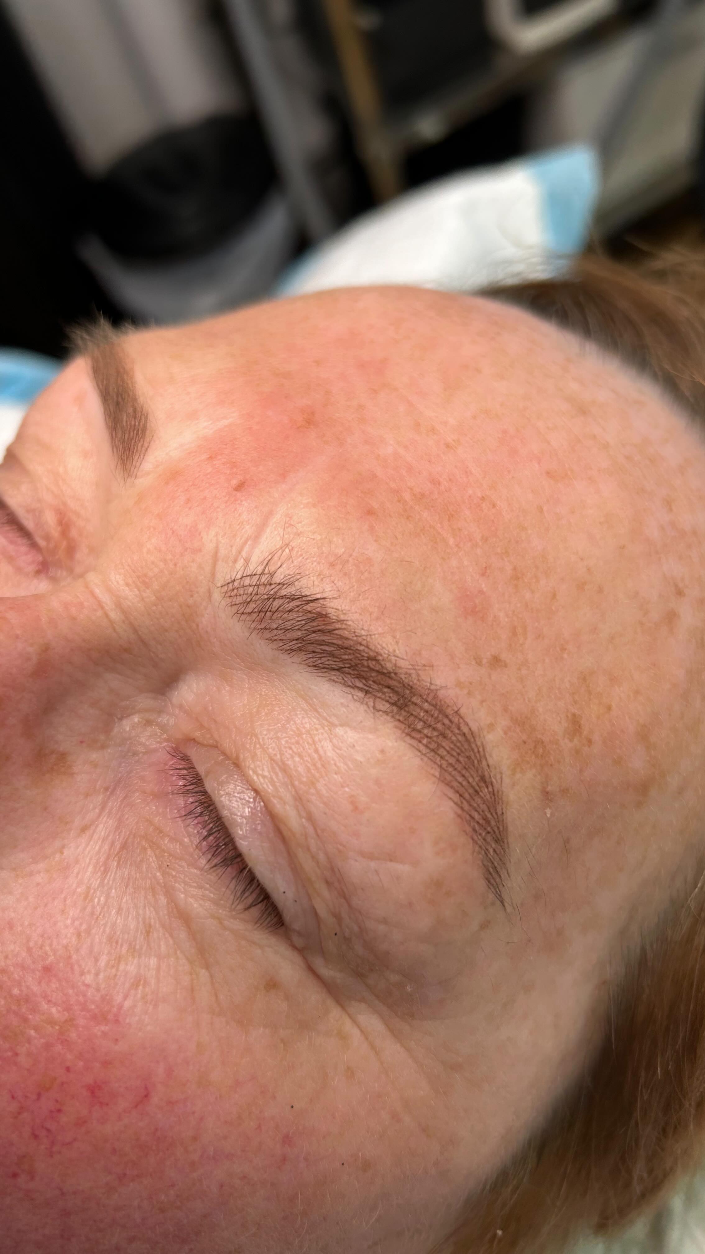 Fresh Hairstrokes + Shading for my 70 year old client!
Had the best afternoon chilling with her ❤️
Part 1 - Healed coming soon x
@hanafy.nz Americano + Medium Hairstrokes
All products from @thebrowshopnz
#southlandnz #invercargill #cosmetictattoo #nanohairstrokes #pmuartist