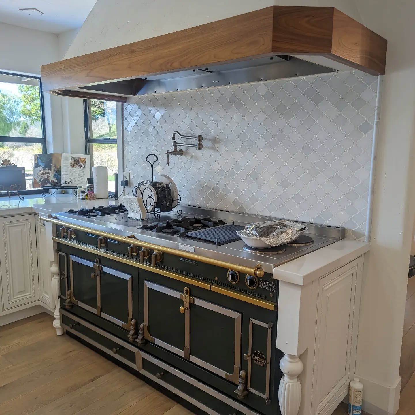 Blackhawk Remodel #CustomHood #walnut #lacornuerange #waincotting