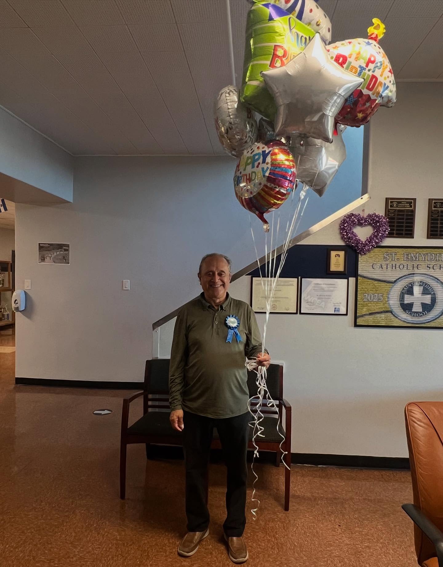 Happy Birthday to Mr. Menjivar! We appreciate everything you do to keep our school clean and keeping our students safe 🎂🥳🎈
#happybirthday #jaguarsstaff #stemydiuscatholicschool