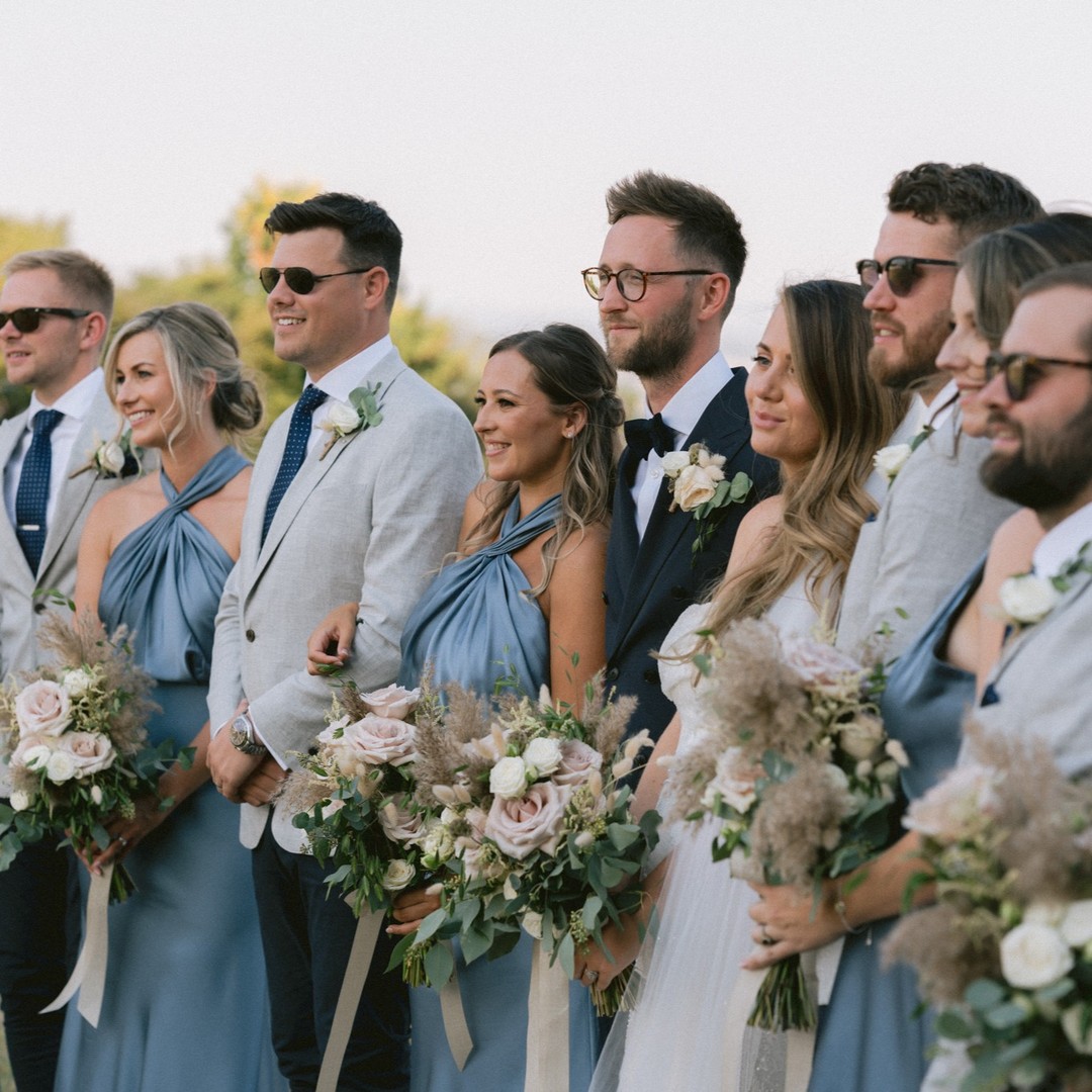 Un amor que trasciende el horizonte, rodeado de amigos que son para siempre 💍✨
Kez & Adie - Cotswolds - UK
#boda #fotoboda #weddingvibes #teambrideandgroom #loveintheair #weddingdaymagic #foreverstartshere #momentosinolvidables #weddingstyle #bodaperfecta #cotswolds