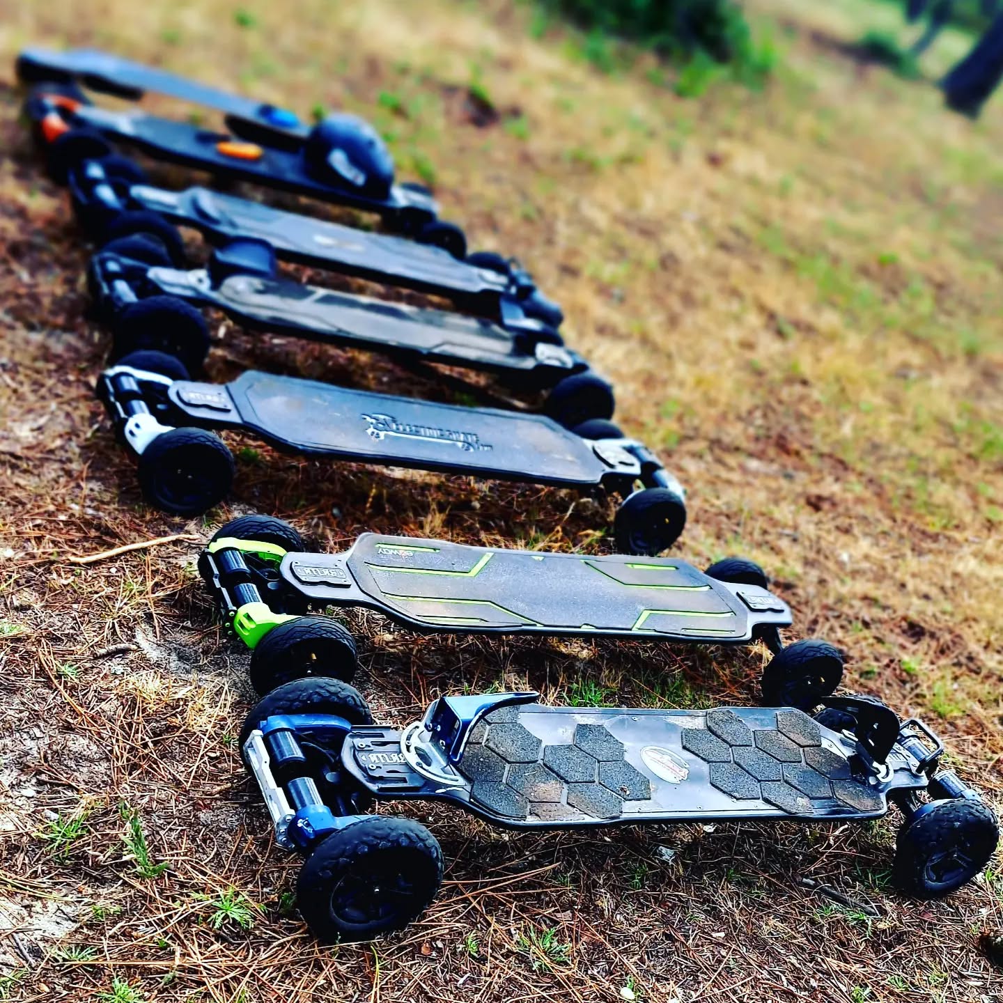 Chacun sa machine pour arpenter les chemins landais...🏝🌲
.
#exwayboard #electriqueskateboard #toutterrain #skateelectrique #enroutepourlaventure #leslandes .