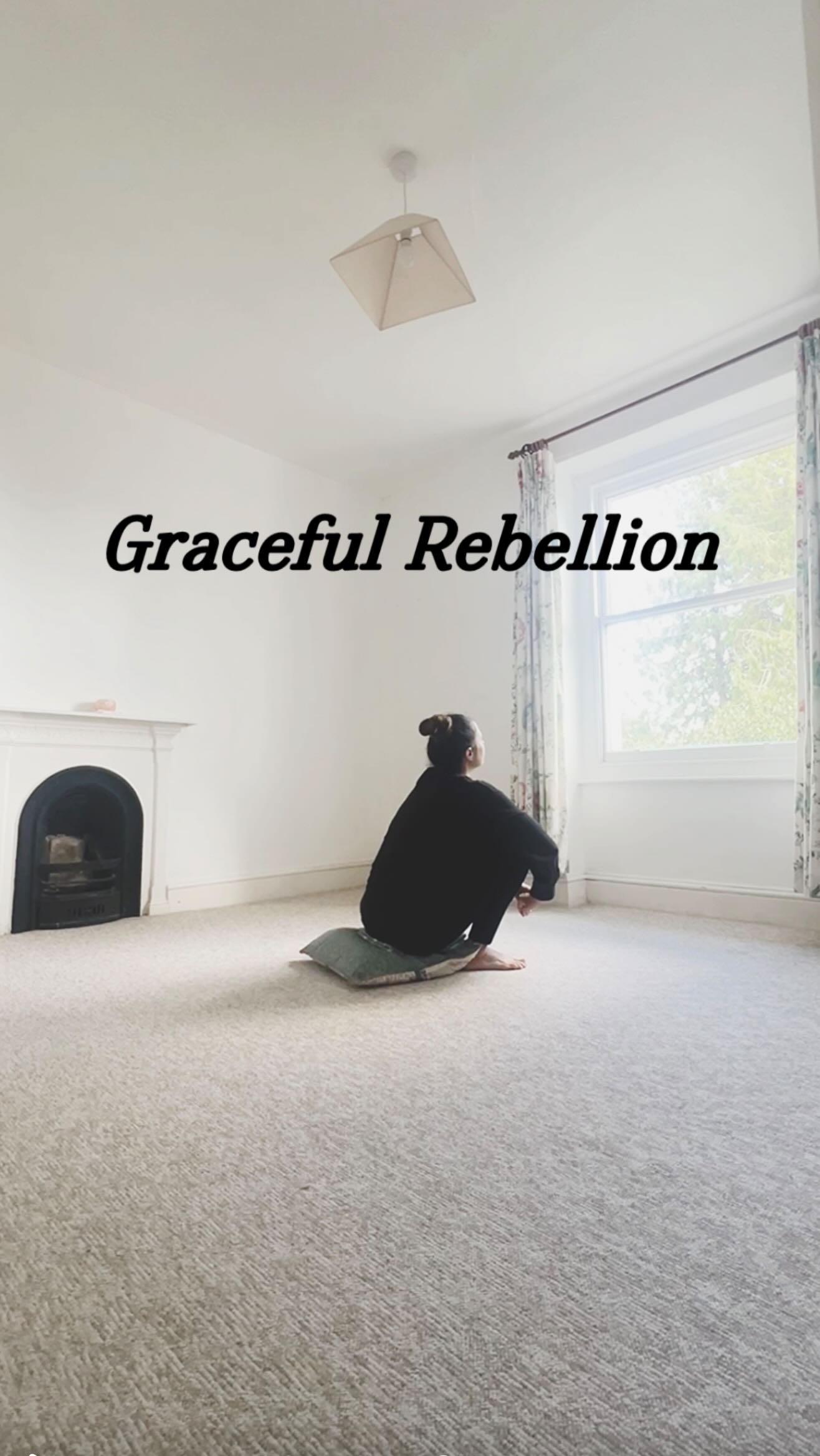 Most people don’t suffer because life is loud.
They suffer because they answer noise with more noise.
.
Stillness isn’t escape.
It’s a wise choice.
A graceful rebellion.
.
In a noisy world,
it’s a quiet form of power.
.
Save this for the days everything feels too loud.
.
.
.
#yogalifestyle #mindfulliving #yogawisdom #innerpeace