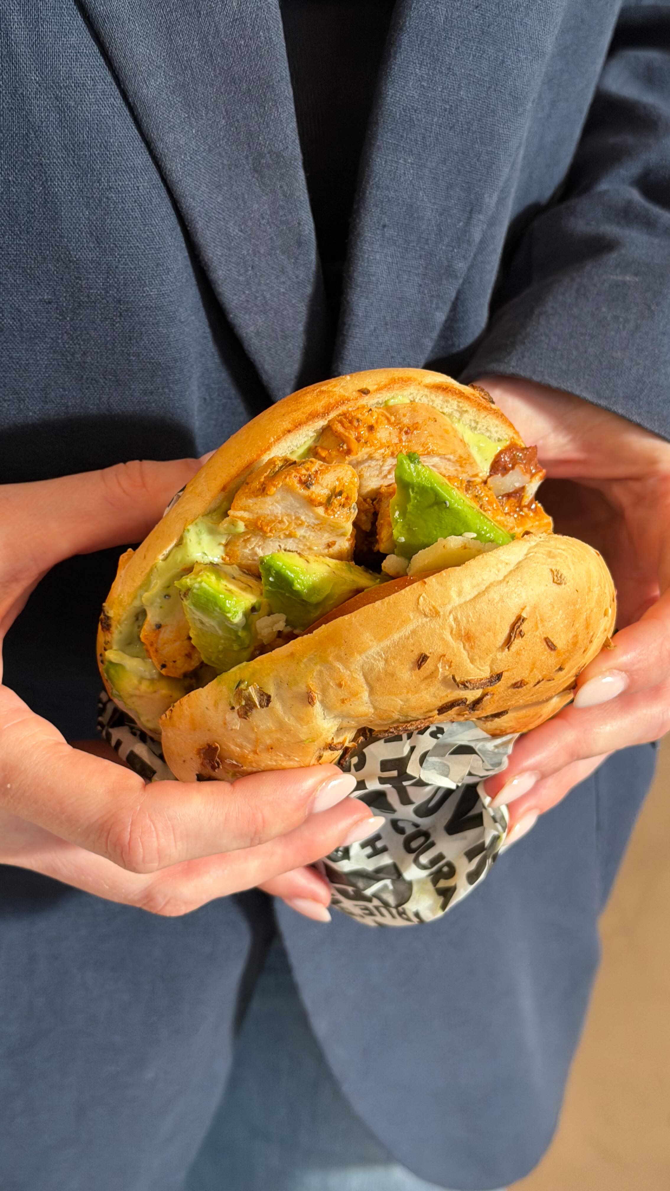 When do people EVER not fancy a bagel? Breakfast, lunch & dinner for us🤤
#bagel #bagelshop #bagelshoplondon #londonbagel #bagels