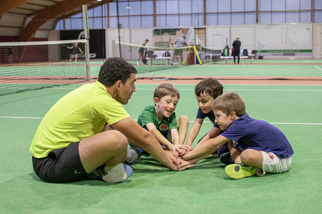 Der richtige Schläger = mehr Fortschritt, mehr Spass. 🎾 Unser umfassender Ratgeber hilft Ihnen, den perfekten Tennisschläger für Ihr Kind zu finden – inklusive Größe, Gewicht, Griff und Profi-Tipps.
Link in Bio
#TennisForKids #YouthTennis #ParentingTips #InsideOutTennis