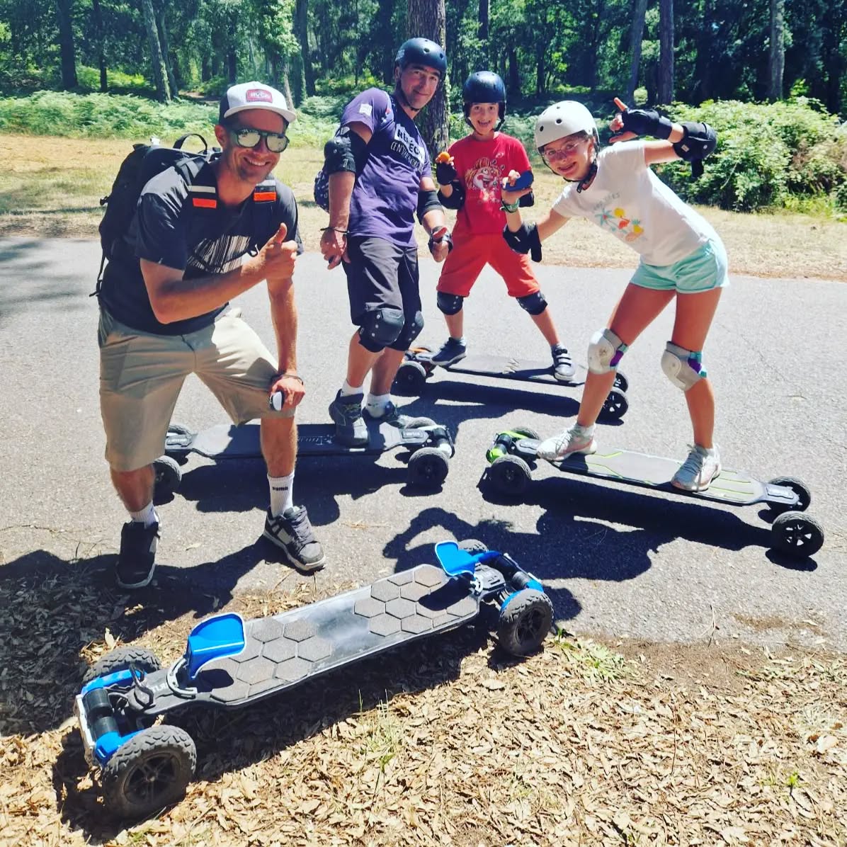 L'été commence bien avec une super équipe qui ne veut plu s'arrêter de rider...
➡️ Chez nous on vous fait découvrir et vous risquez de vous y accrocher.
.
#skateelectrique #activitefun #moliets #activitelandes #ride #electriqueskateboard #skate #exway #guidedeslandes