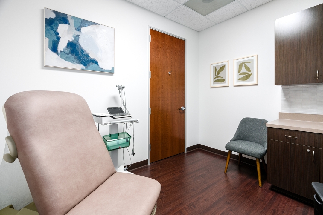 Reimagining exam room vibes – where functionality meets soothing aesthetics.