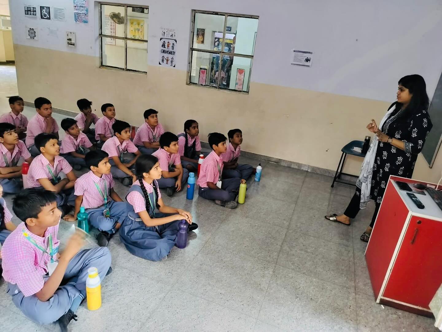 At New Kalindi Public School, we had the privilege of hosting a Food Funda session with the vibrant and curious 6th graders!
It was inspiring to see how engaged these young minds were as we talked about the importance of making healthy food choices. From reading nutrition labels to learning how our favorite snacks affect our bodies, the students dove deep into understanding what balanced eating really means.
The enthusiasm in the room was infectious, and by the end of the session, they were all ready to start making smarter food decisions—these young minds are now a step closer to building healthier habits!
We’re so proud to be a part of their journey toward healthier living. Small steps today for a healthier tomorrow!
#FoodFunda #HealthyEating #NutritionEducation #BuildingHealthyHabits #Foodshaala #HealthierFuture”