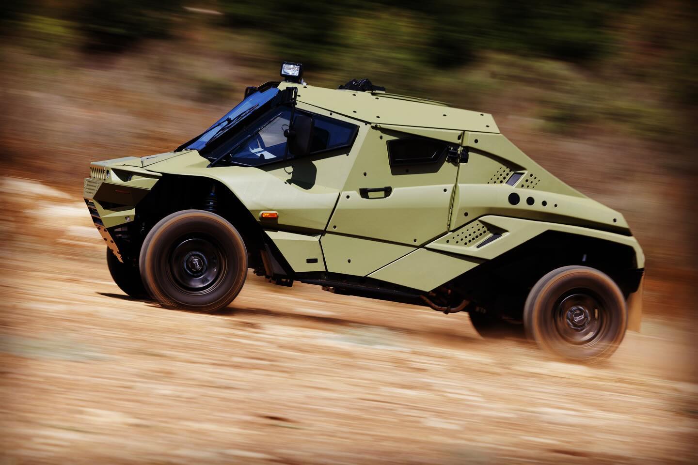 Action shot of Plasan Wilder by @topelberg. Love this photo, it really captures the unconventional design and sports buggy-like nature of this mid-engined armoured military vehicle. Makes me want to do a civilian version.
.
#plasan #plasanwilder #armoredvehicle #armouredvehicle #military #design #vehicledesign #cardesign #cardesigner #transportdesign #militarydesign #army #jeep #armyjeep #hummer #humvee #hmmwv #dakar #dakarrally #baja #buggy #bajabuggy #atv #sidebyside #dunebuggy #4x4
#bulletproof #specialforces