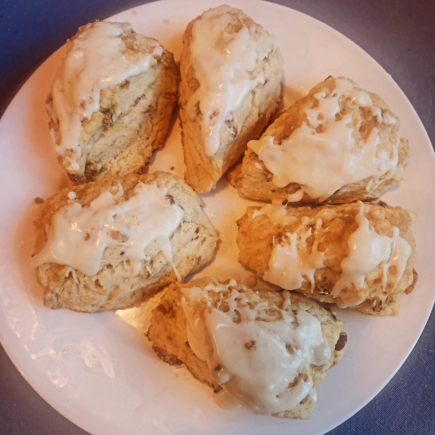 Here is a picture of my pumpkin scones with icing.
#pumpkinscone #scone #dessert #dessertgift