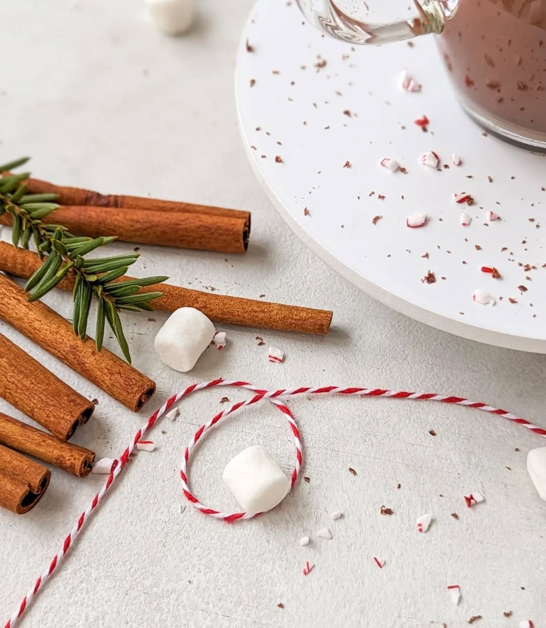 When it's November 1st and we already have snow... 😏❄️🎄
.
.
.
#food #foodblogger #hotcocoa #foodstyling #christmas #mn #minnesota #snow #minnesotaweather #itsbeginningtolookalotlikechristmas #healthyrecipes #parsleyandspice