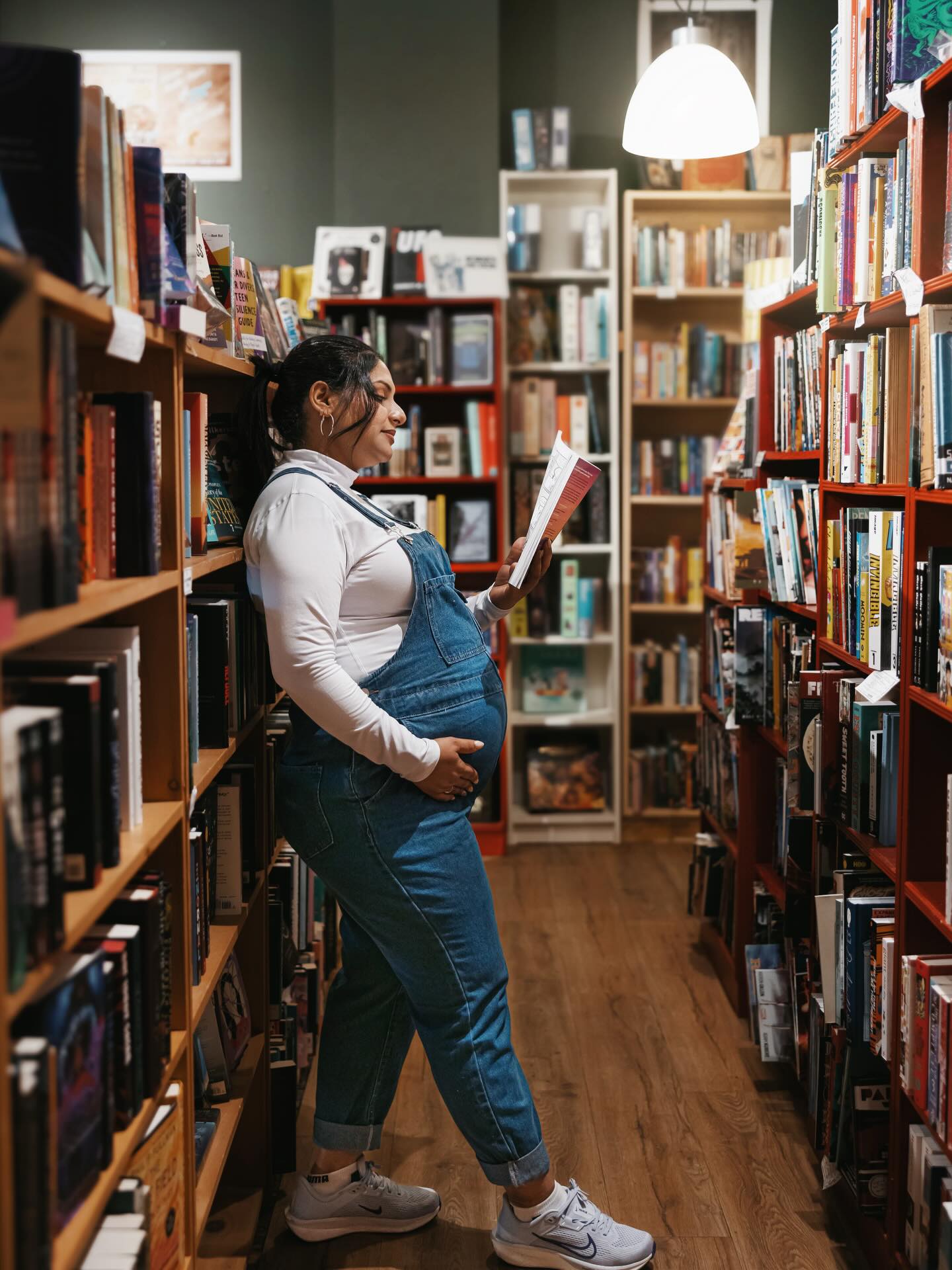 Chapter: Motherhood 🤍
This bookstore maternity session is definitely a fav. Also my new fav place for shoots. Let create something fun!