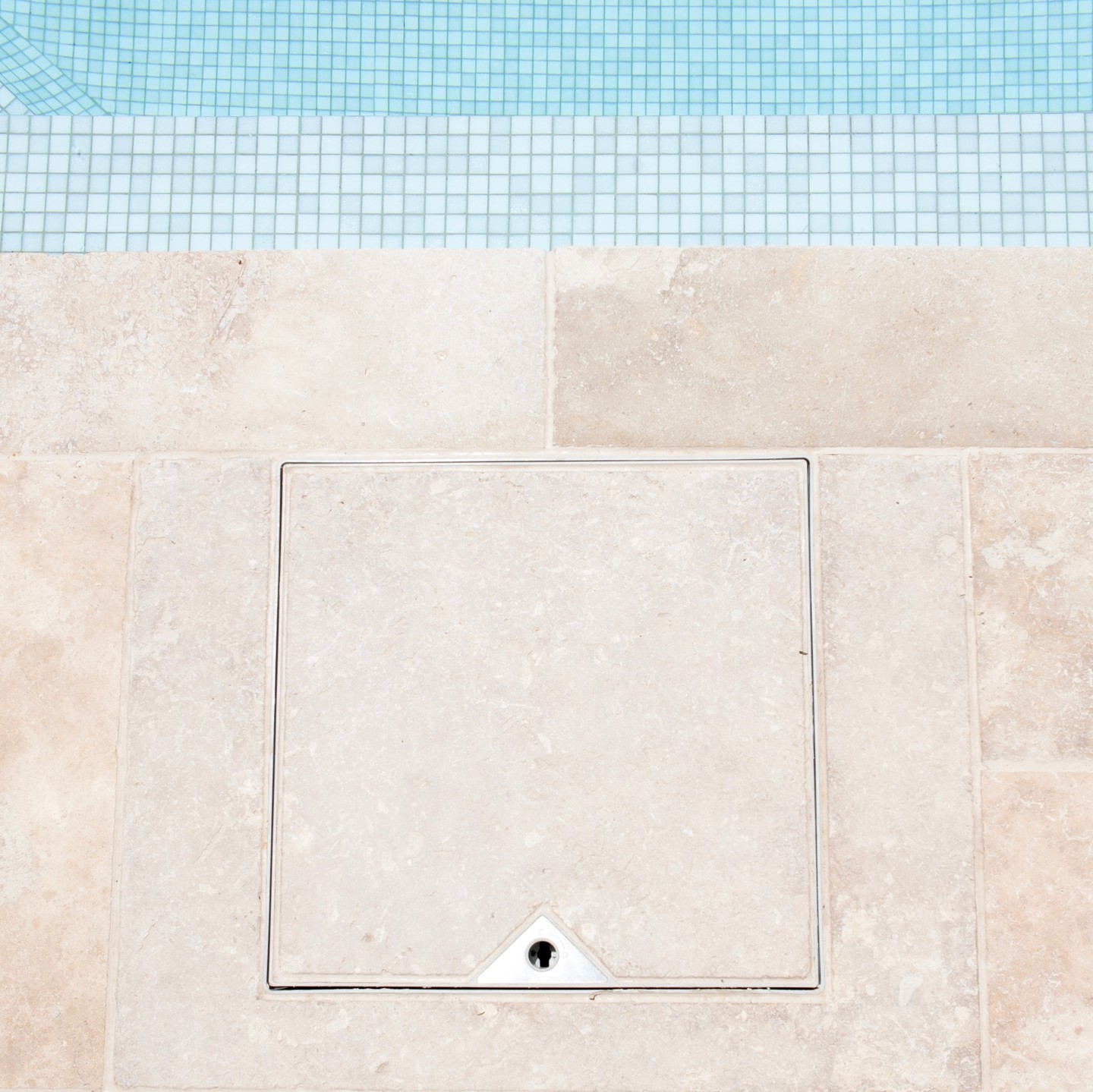 How awesome are these AQUEA V-LOCK skimmer lids we recently installed on our Croydon plunge pool?!
No longer do you need a dated, plastic, white skimmer lid... Now you can hide it so it blends with your paving! We think they are very clever 😌
Check out @aquea_products today 🙌🏻
Shout out to @paversplus for supplying the paving, coping and skimmer lids and @poolcare.plus for the clean pool 🙌
#skimmerlid #skimmer #pool #poolpaving #poolscaping #poolideas #poolpavinginspo #newpool #poolbuilder #concretepool #plungepool #croydon #plungepoolsplus
