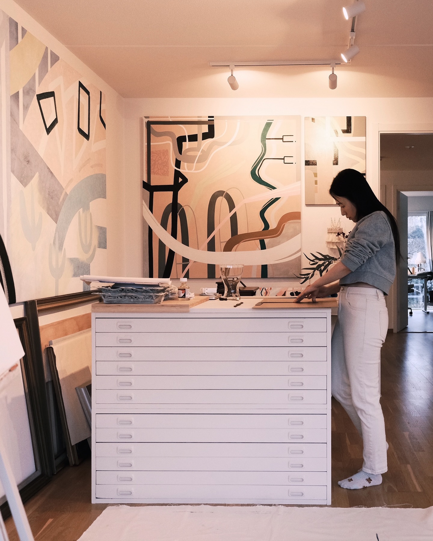 Preparing wooden panels for a new artwork ✏️📏🪚
⠀
⠀
⠀
⠀
⠀
⠀
⠀
⠀
⠀
⠀
⠀
⠀
⠀
⠀
#wip #workinprogressart #studiodaily #abstract #abstractart #abstractartist #abstractcollector #artcollector #artcollectorswall #homegallery #contemporaryabstract #koreanpainter #koreanartist #abstrakt #abstraktekunst #추상 #추상화 #추상화가 #suyeonseo_art #artistsuyeonseo