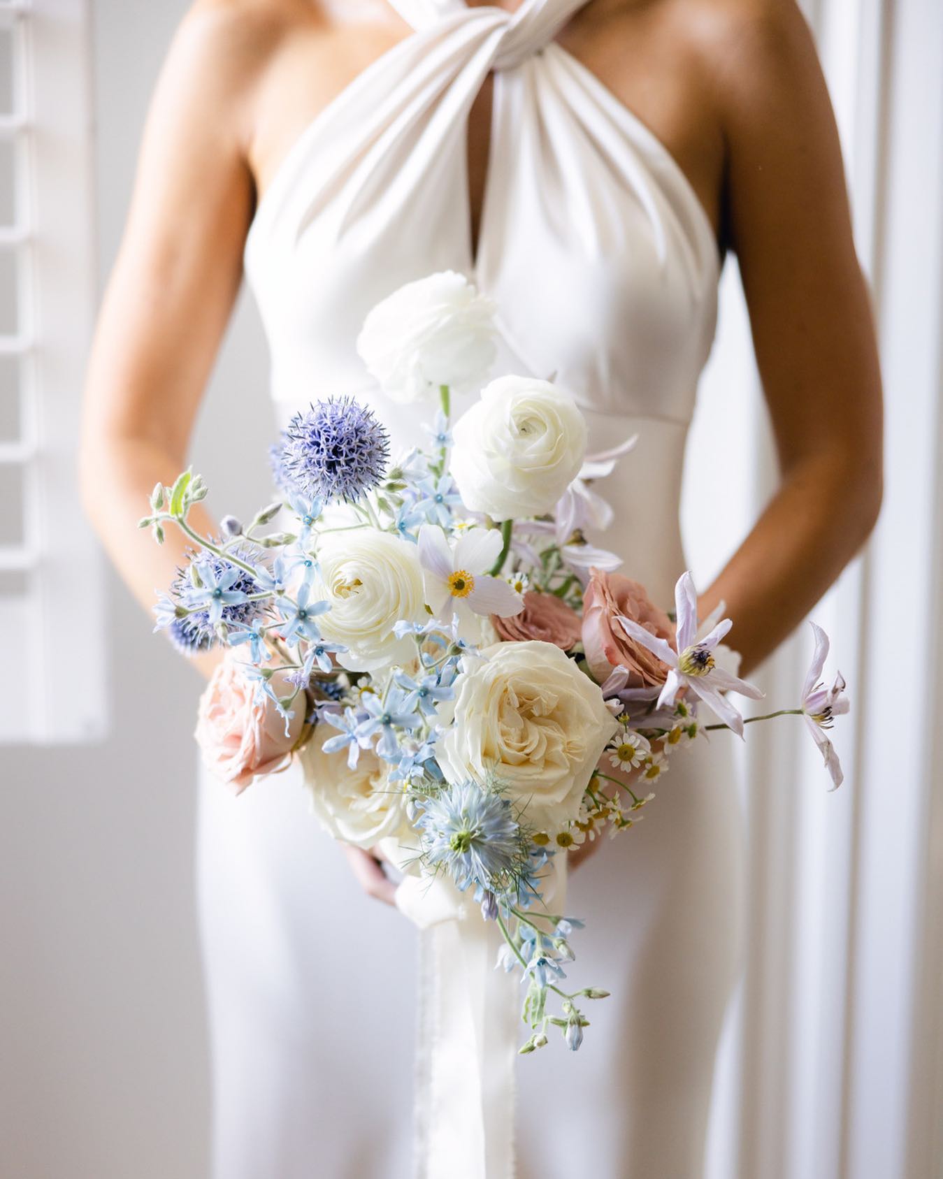 It's #FlowerFriday! Today we're swooning over this beautiful bridal bouquet from a wedding last August. What flowers are you planning to incorporate into your wedding day?
⠀⠀⠀⠀⠀⠀⠀⠀⠀
⠀⠀⠀⠀⠀⠀⠀⠀⠀
⠀⠀⠀⠀⠀⠀⠀⠀⠀
PHOTO: @assaf_friedman
FLORAL: @joeybutta White Oak Floral Co.