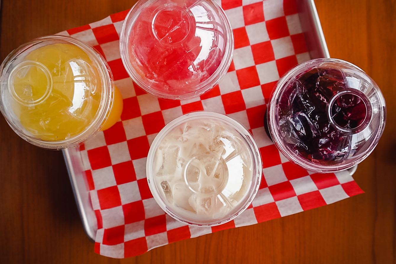 Sweeten up your taste buds with our natural Aguas Frescas, served daily ✨
__________________________________
Endulza su sabor con nuestras aguas frescas naturales todo los días ✨
#TaqueriaEmanuel