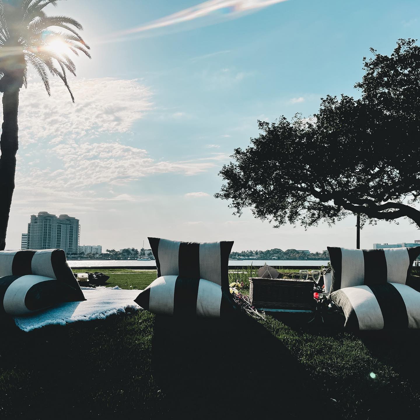 Dear Palm Beach County,
You, my dear are beautiful. That’s all.
.
.
.
.
.
#picnicinthepark #picnicblanket #socalpicnics #picnicservice #picniclunch #picnicseason #gardenpicnic #picnic #romanticpicnic #picnicstyle #outdoorpicnic #picnicsetup #picnicbasket #florida #royalpalmbeach #palmbeachflorida #westpalmbeachflorida #palmbeachcounty #luxury
#sunsets #pbpicnics #palmbeachpicnics #palmbeach
